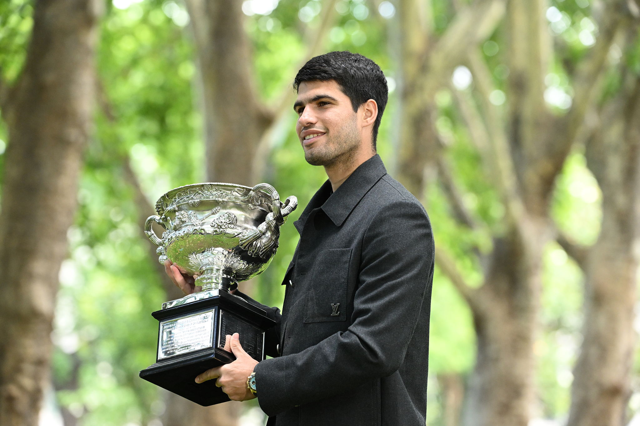 Alcaraz celebra il grande slam con un canguro sulla pelle