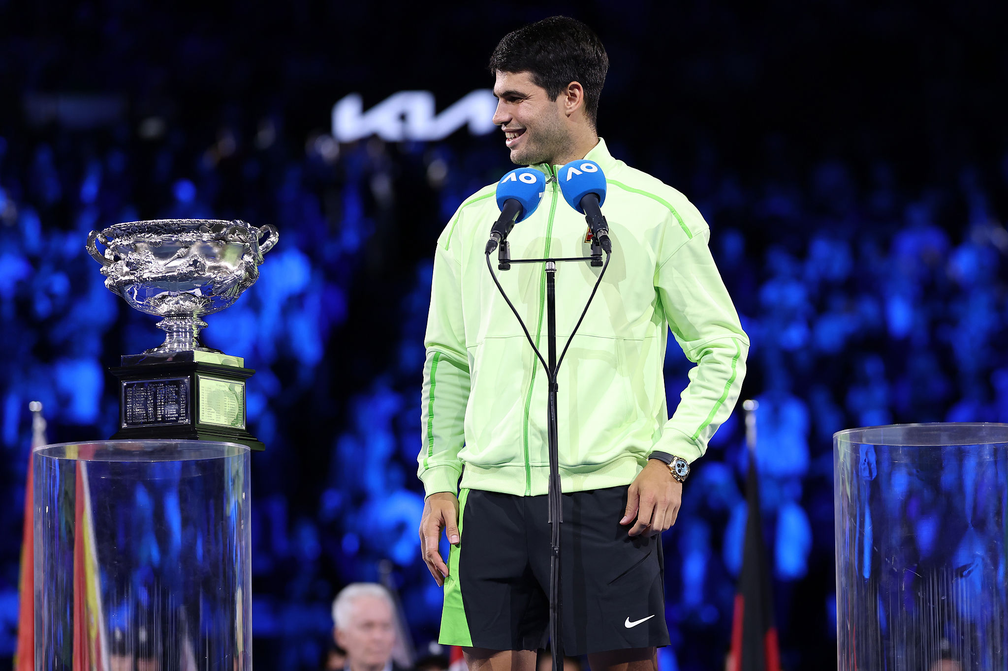 Carlos Alcaraz trionfa agli Australian Open, battuto Djokovic in finale