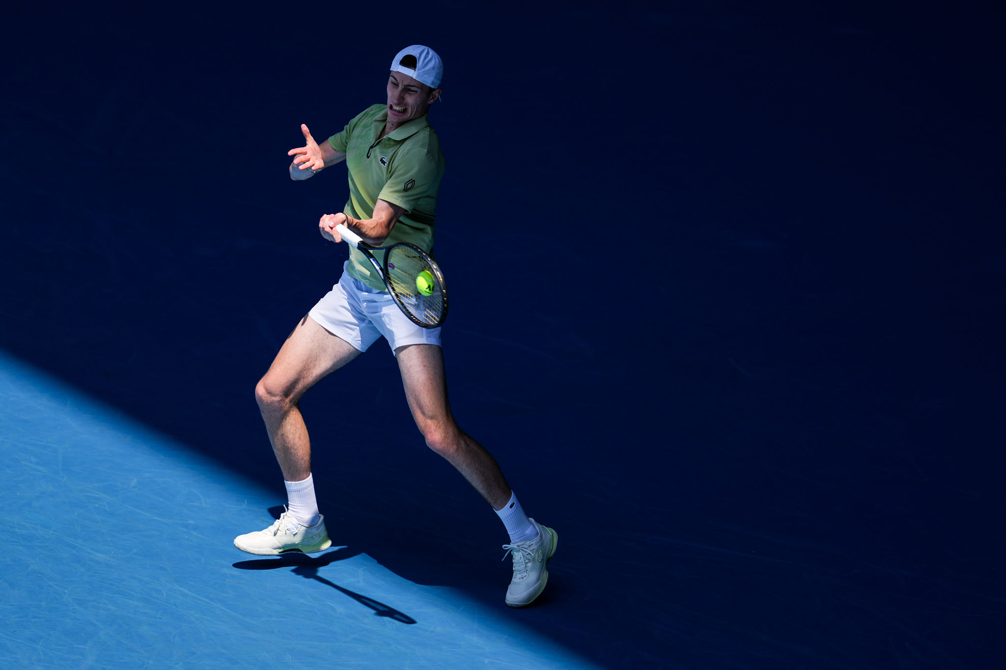 La distrazione fatale di Humbert: controlla il cellulare e perde la partita