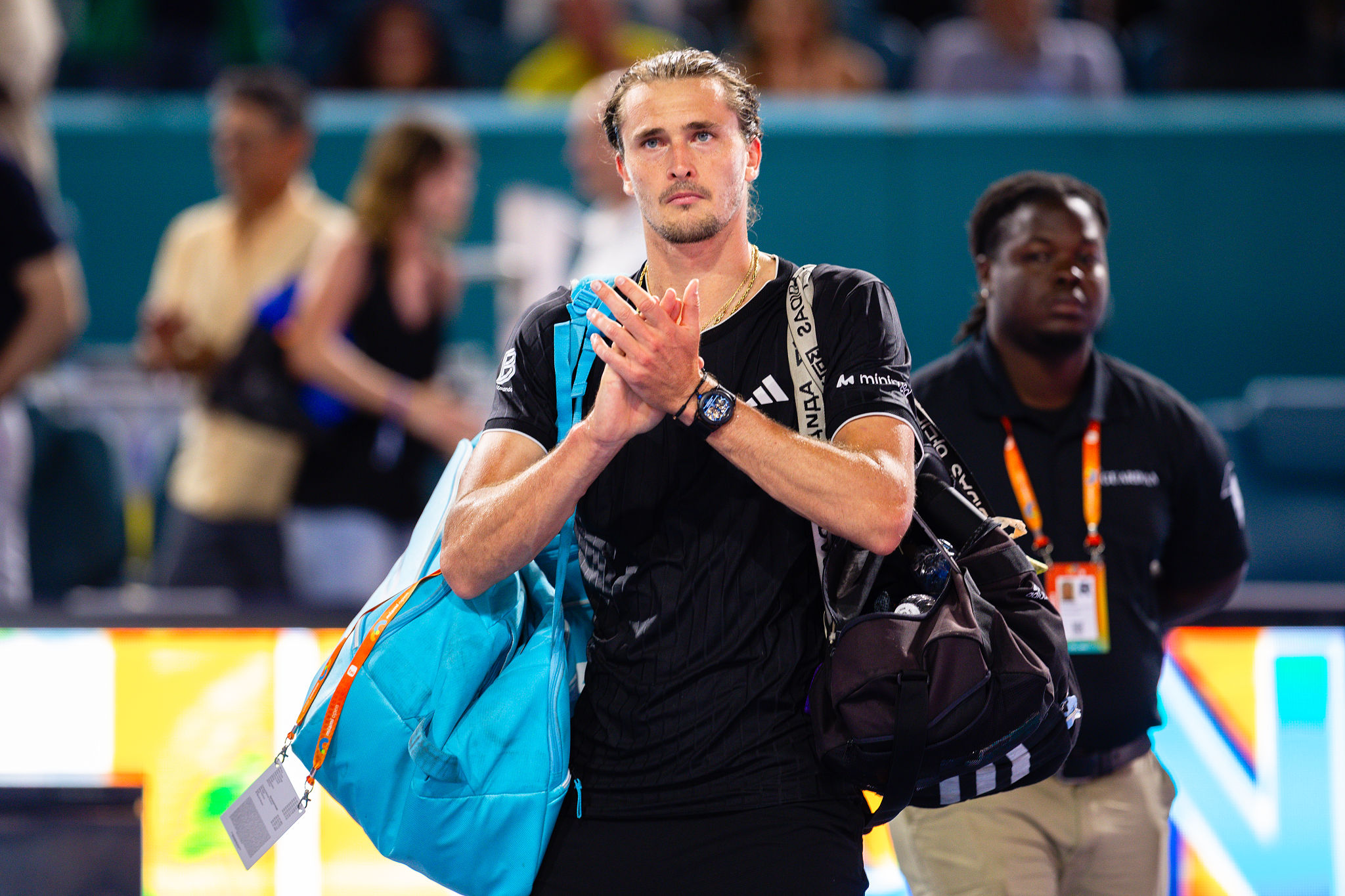 Zverev furioso con l’arbitro nel match contro Sinner: “Sei un disastro”