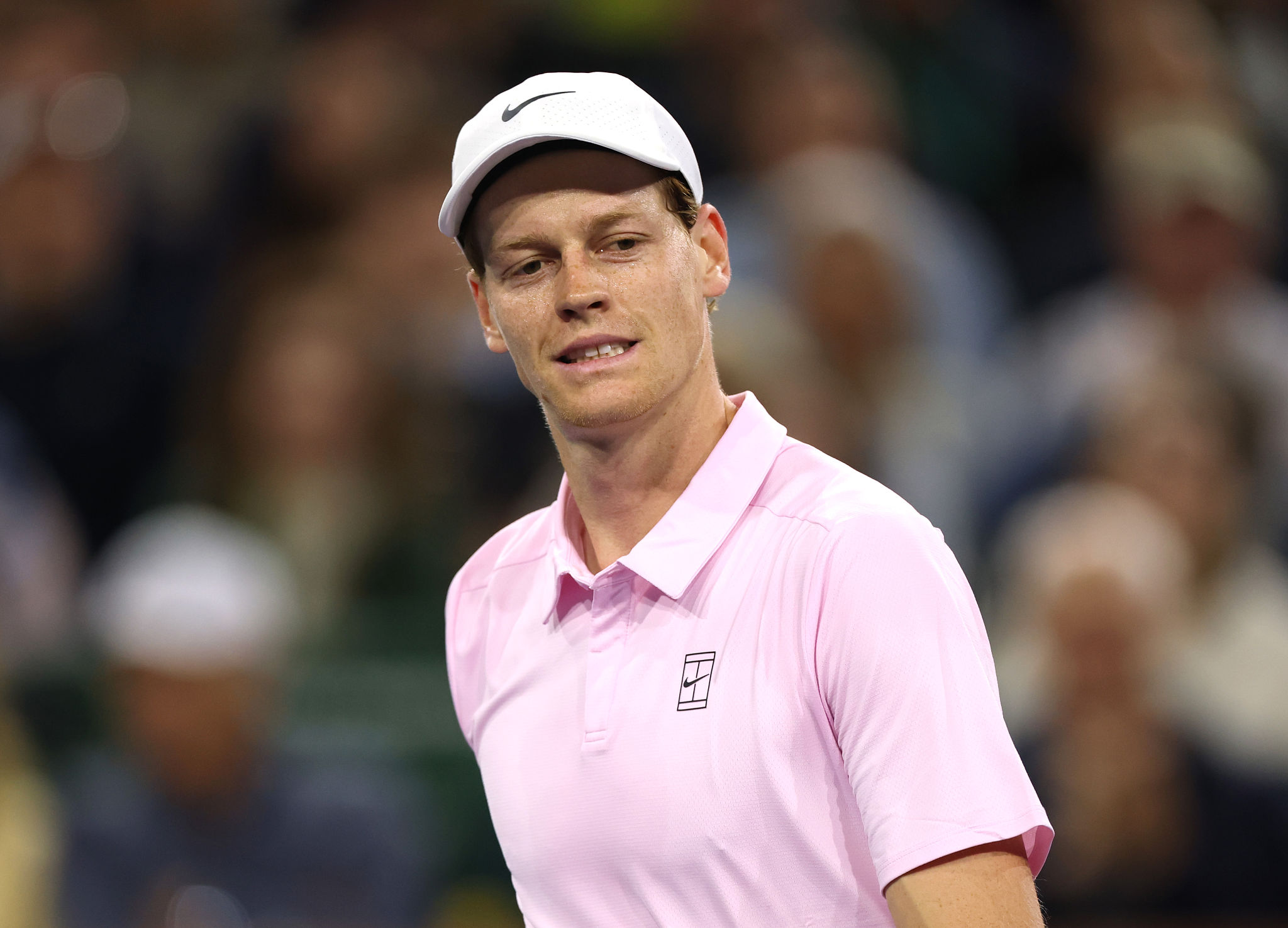 Sinner avanza a Indian Wells: vittoria netta su Svrcina