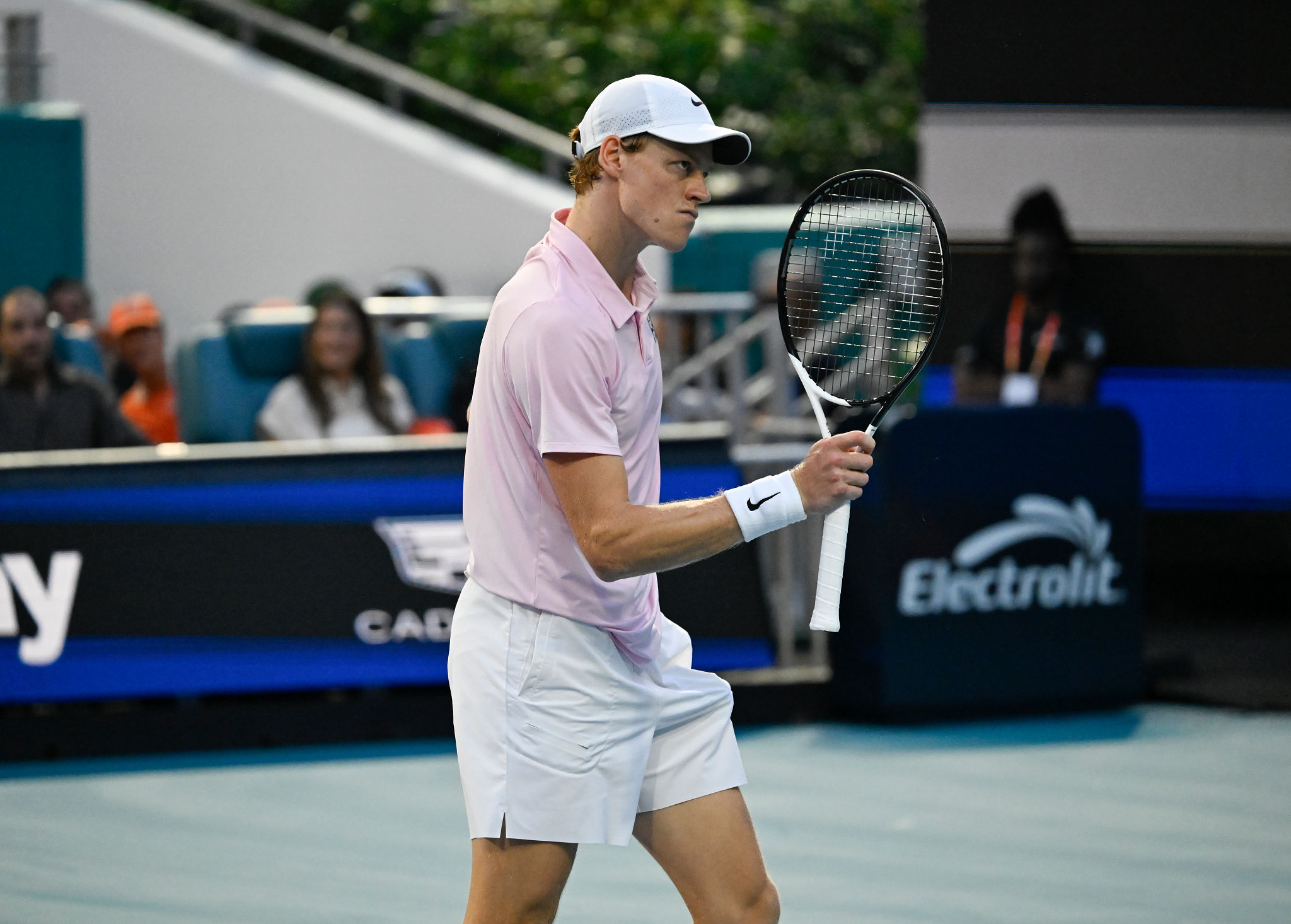 Sinner trionfa a Miami, celebra lo sport italiano