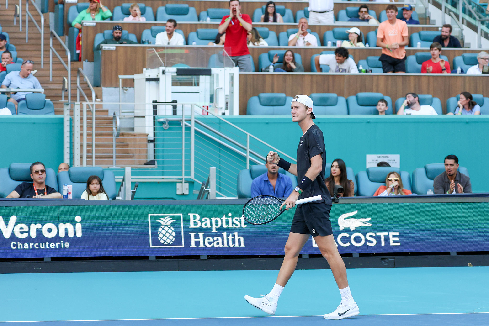 Masters 1000 Miami: Korda in campo con un problema alla schiena contro Landaluce