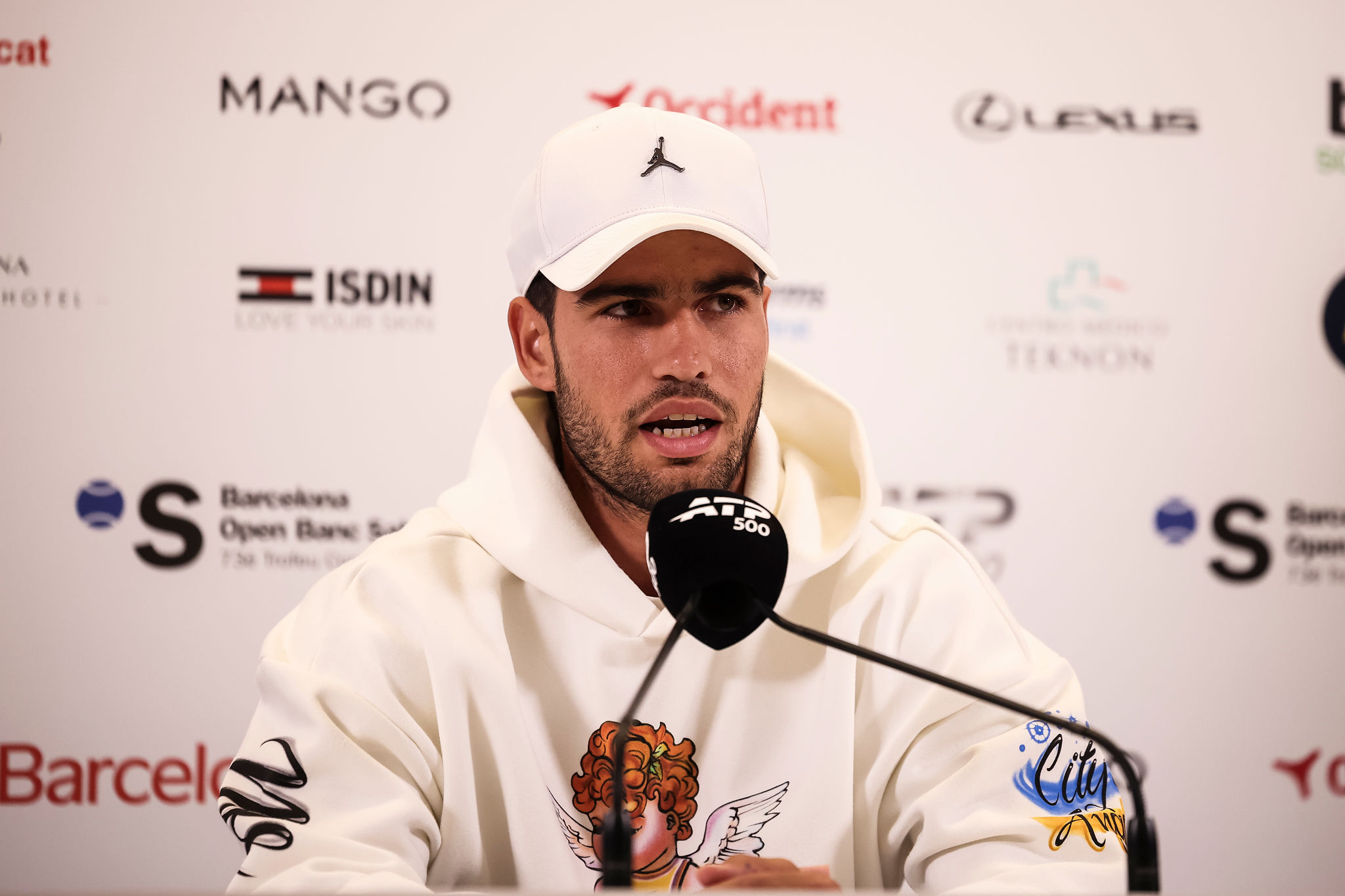 Alcaraz si ferma, l'infortunio al polso è più serio del previsto