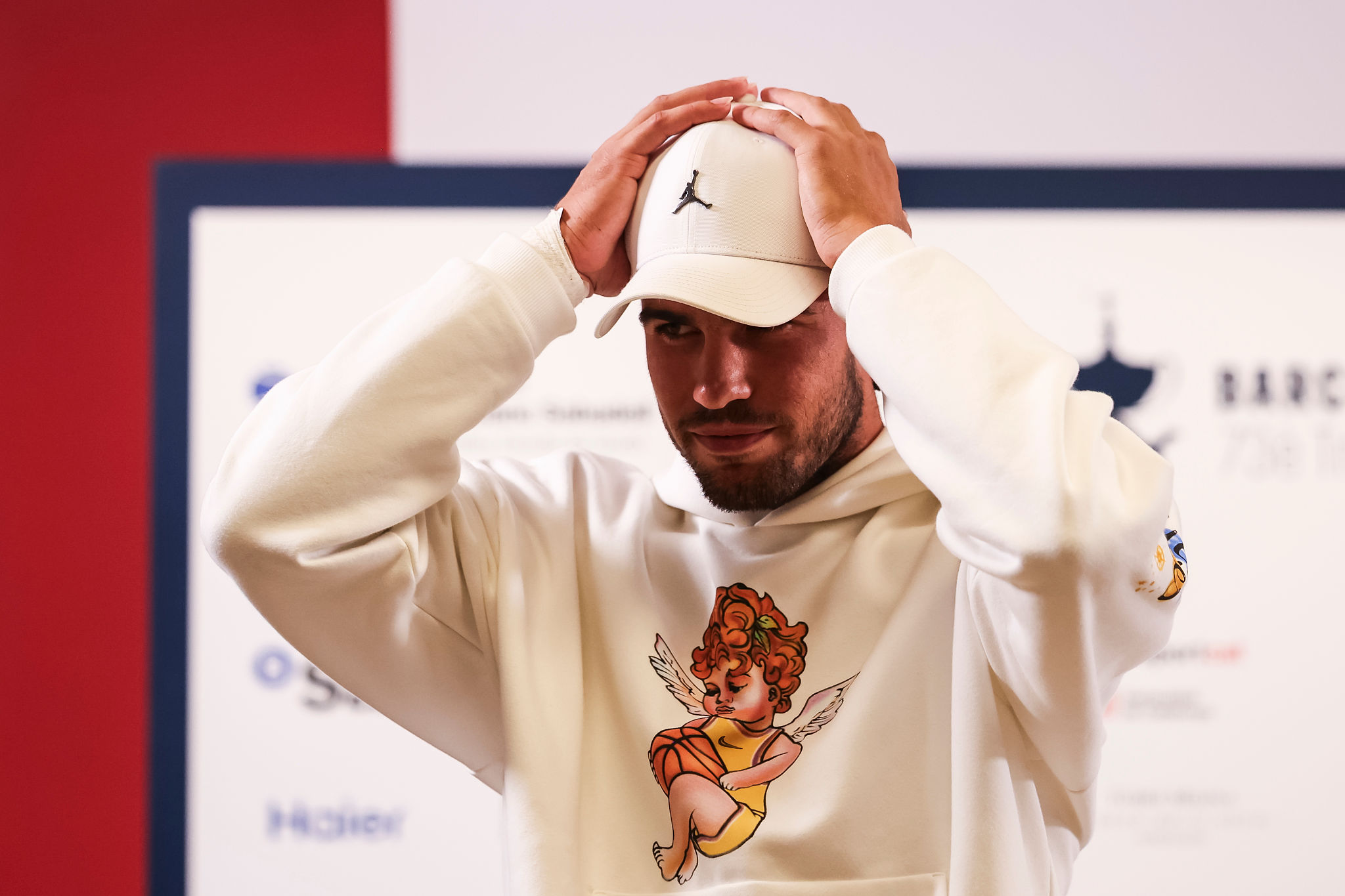 Il polso destro di Alcaraz preoccupa: Roma a rischio, si spera per Parigi