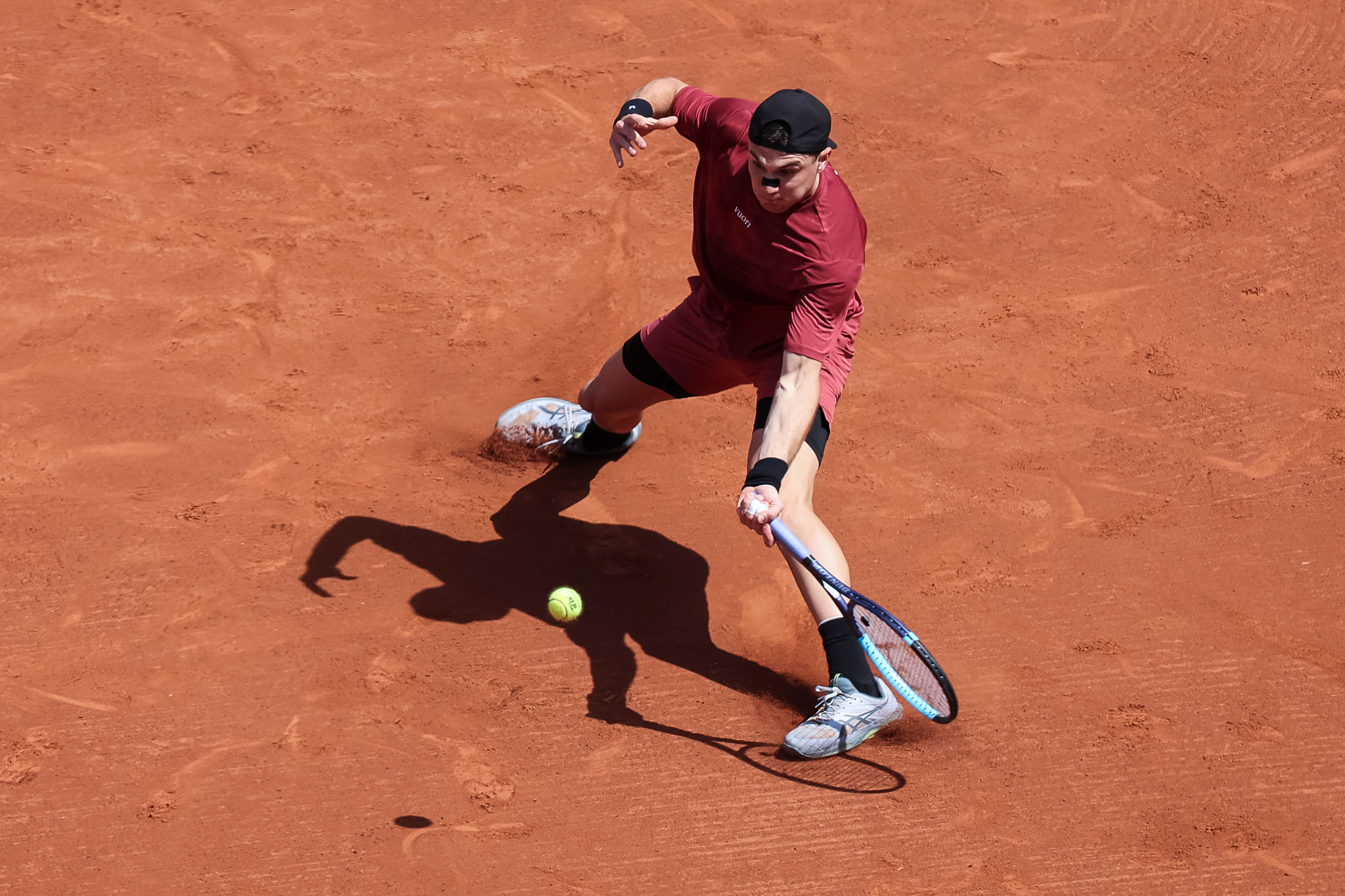 Infortunio al ginocchio: Draper salta il Roland Garros e scivola in classifica
