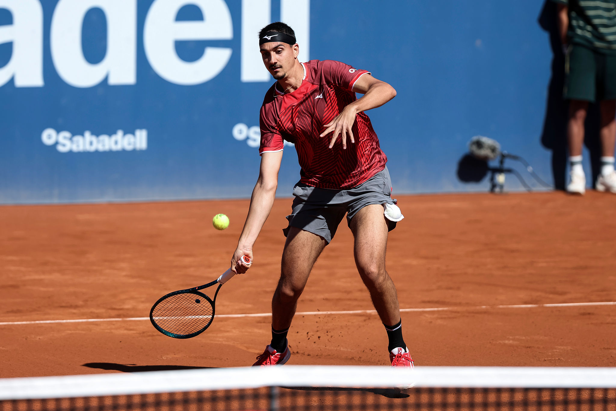 Barcellona: Sonego torna in campo dopo tre mesi e supera Martinez