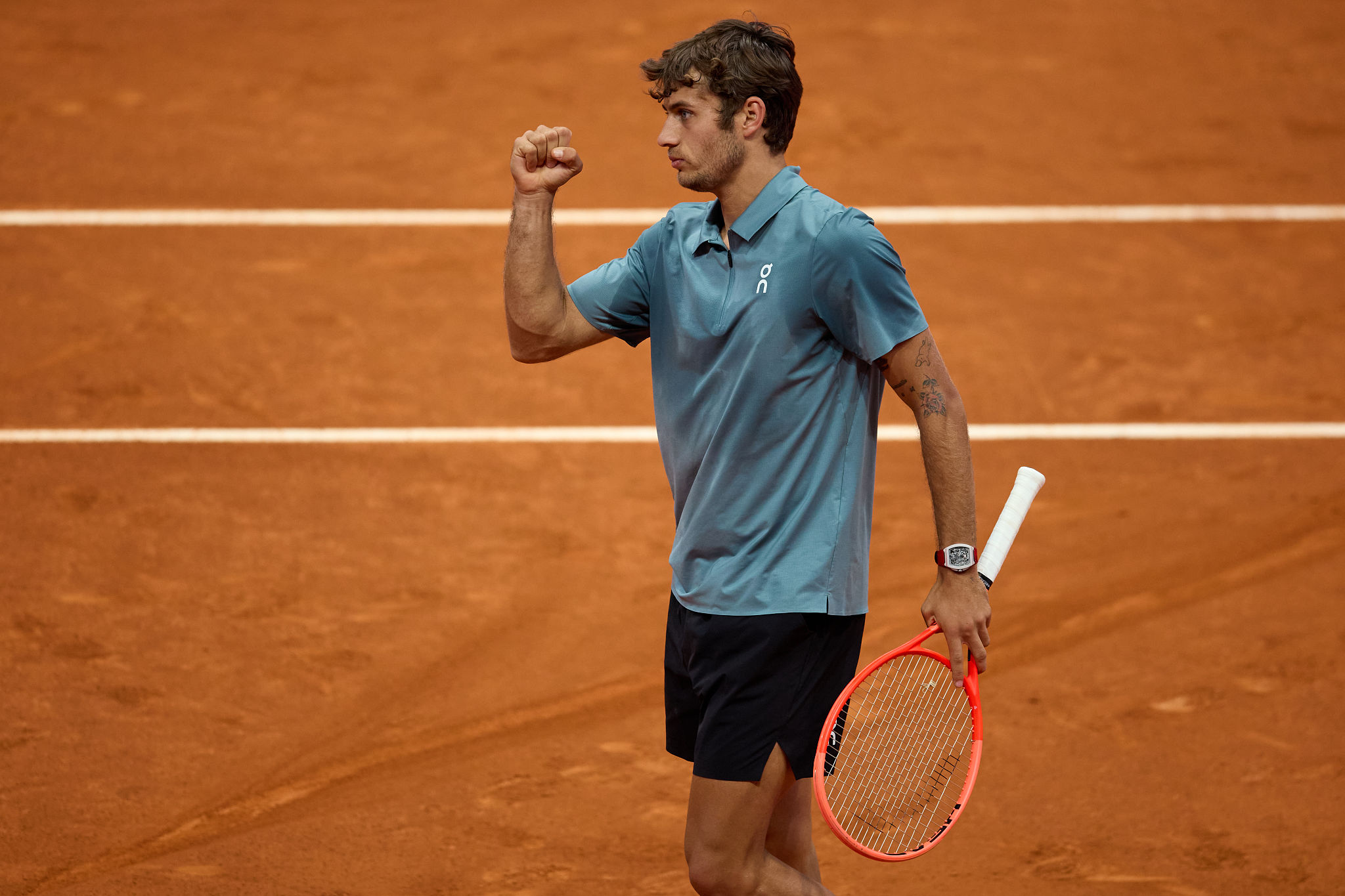 Cobolli supera Medvedev in tre set e vola ai quarti a Madrid