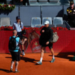 Sinner ai quarti a Madrid, critica gli orari notturni