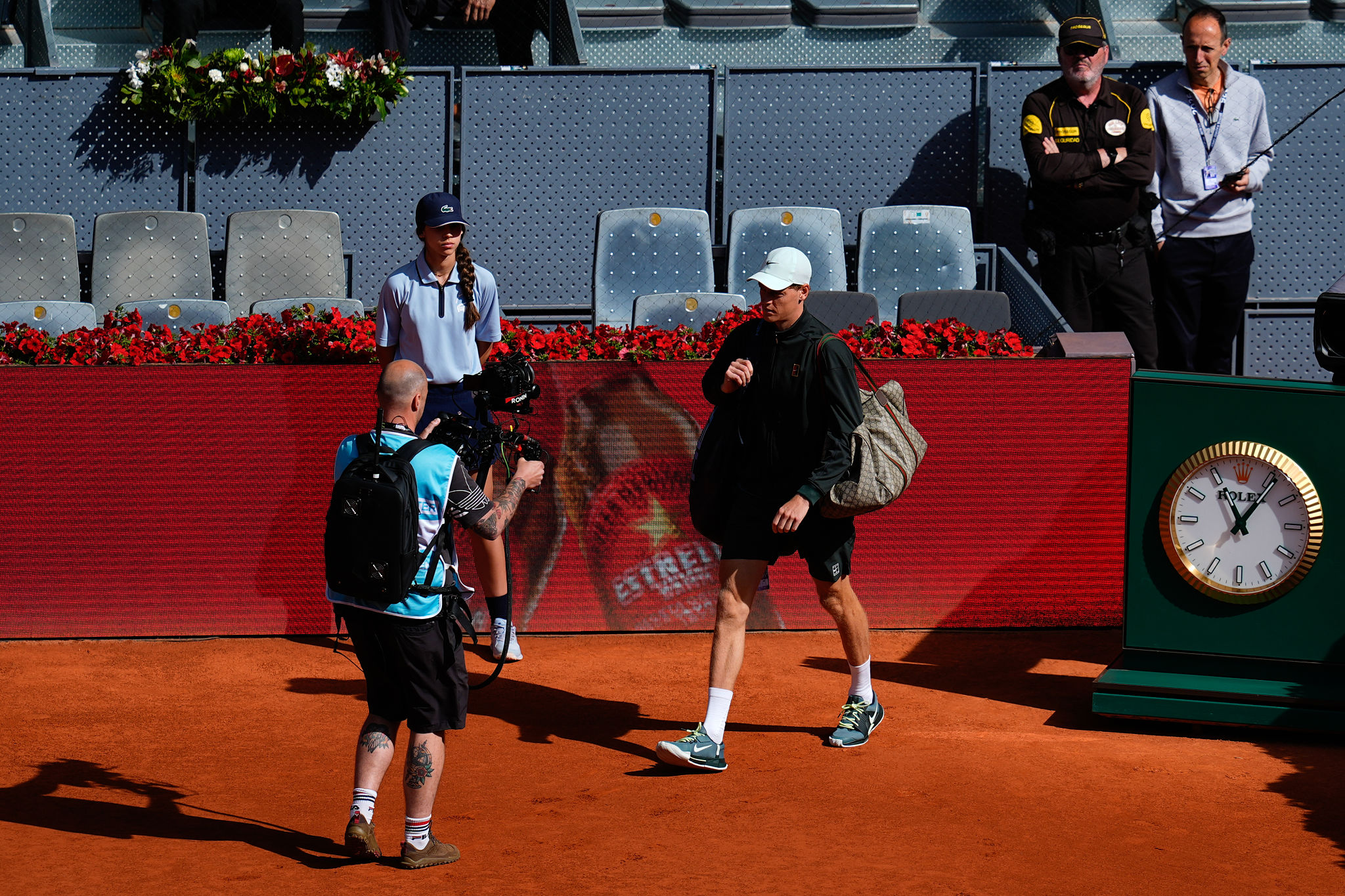 Sinner ai quarti a Madrid, critica gli orari notturni