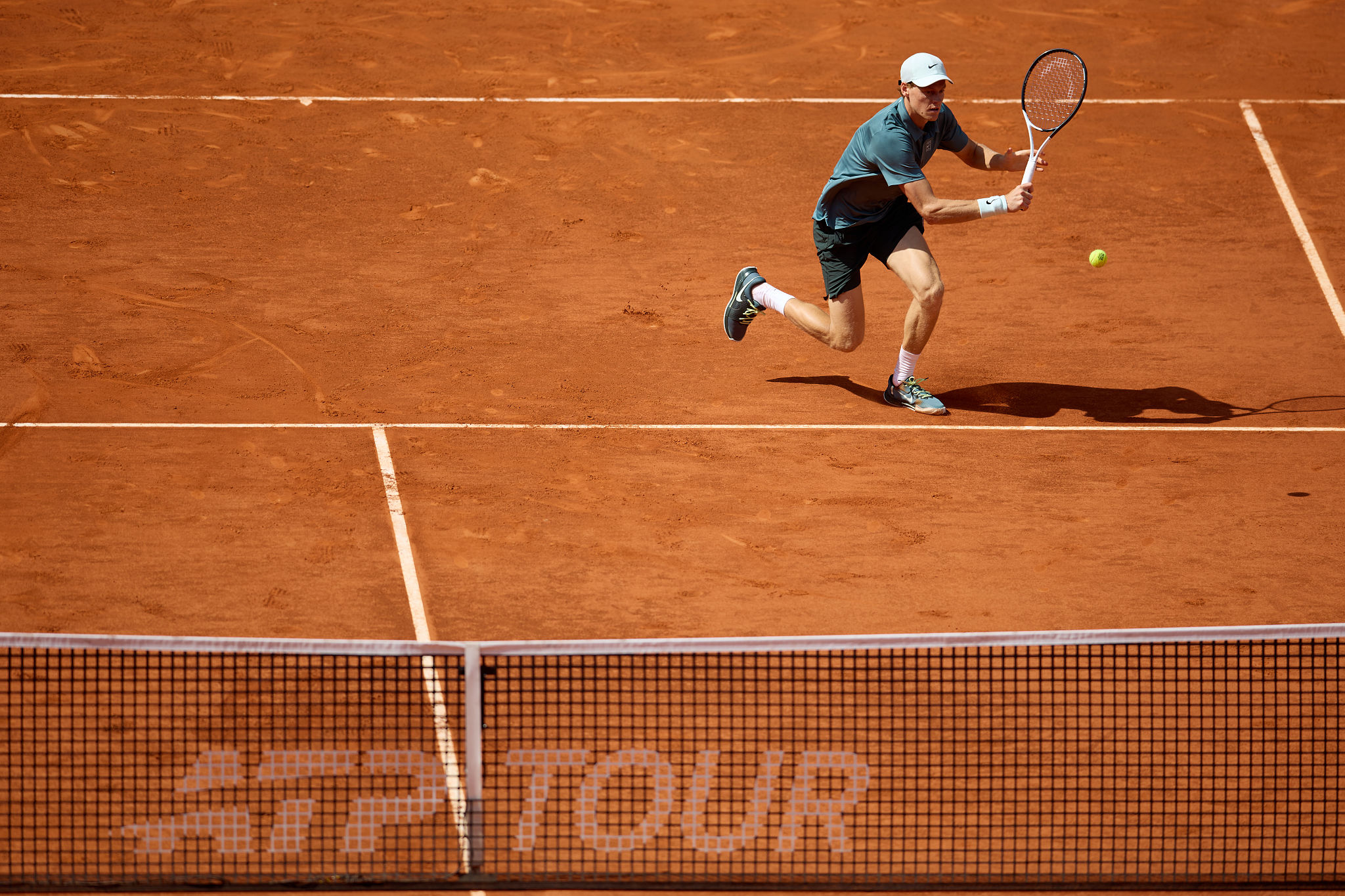 Sinner supera Bonzi a Madrid: rimonta in tre set dopo aver perso il primo