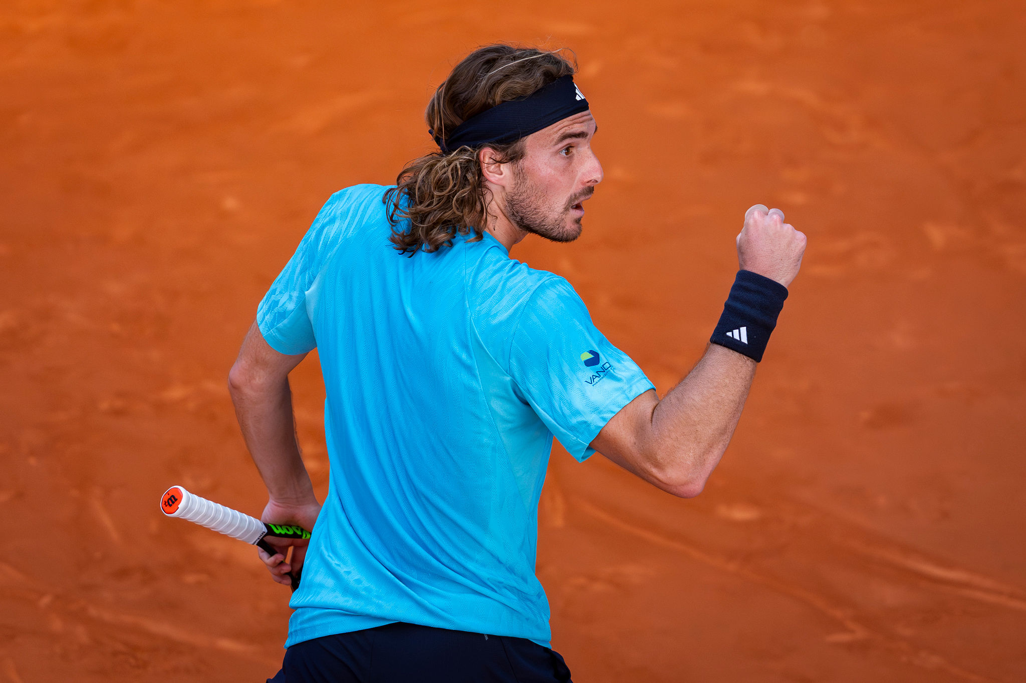 Tsitsipas ritrova il sorriso: “Sono sopravvissuto, ogni partita sembrava infinita”