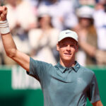 Sinner ai quarti di Montecarlo: Machac superato in tre set