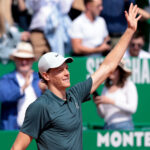 Sinner, due colpi da maestro a Monte-Carlo: la 'prima assoluta' e la veronica con Zverev