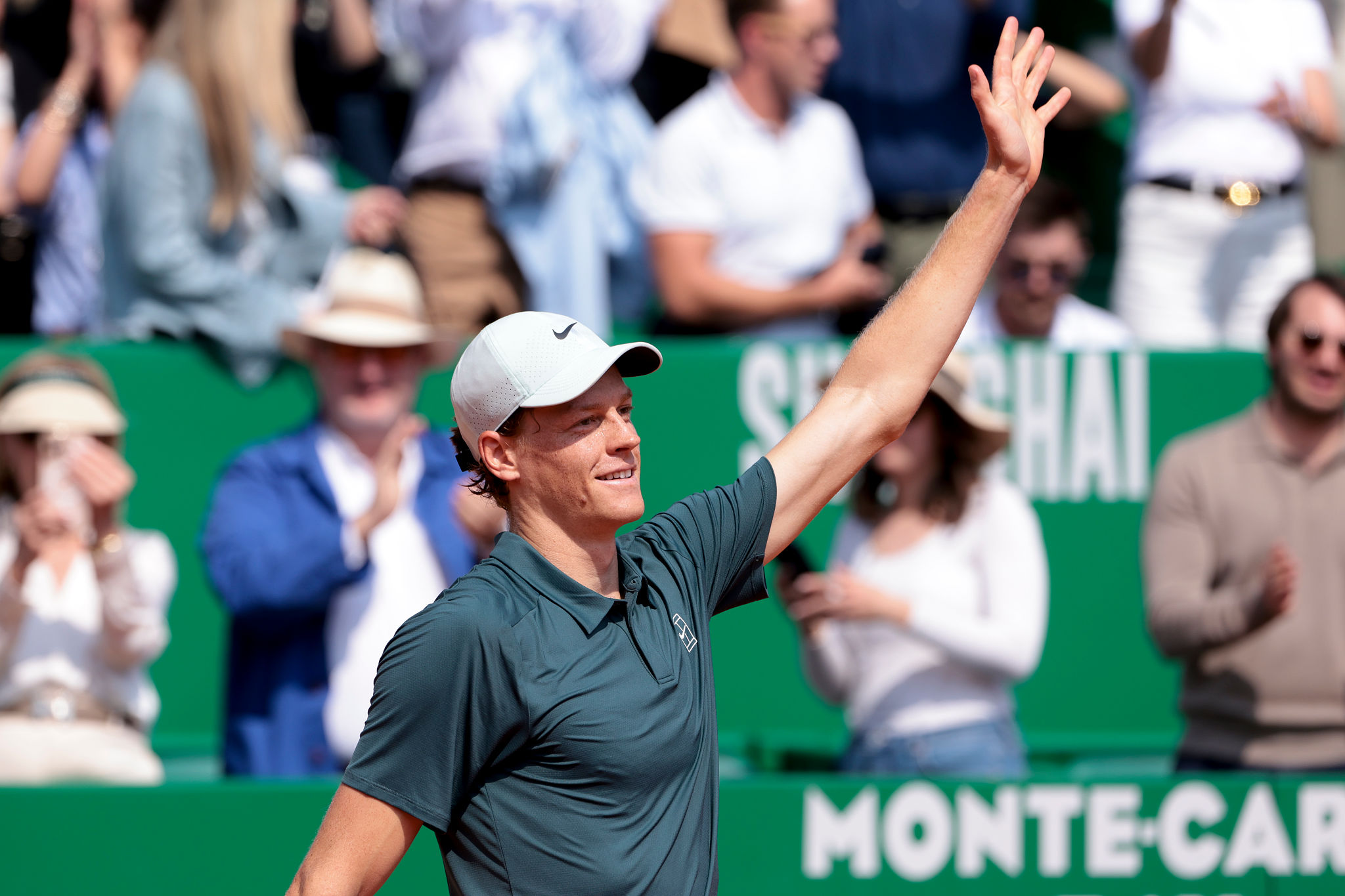 Sinner, due colpi da maestro a Monte-Carlo: la ‘prima assoluta’ e la veronica con Zverev