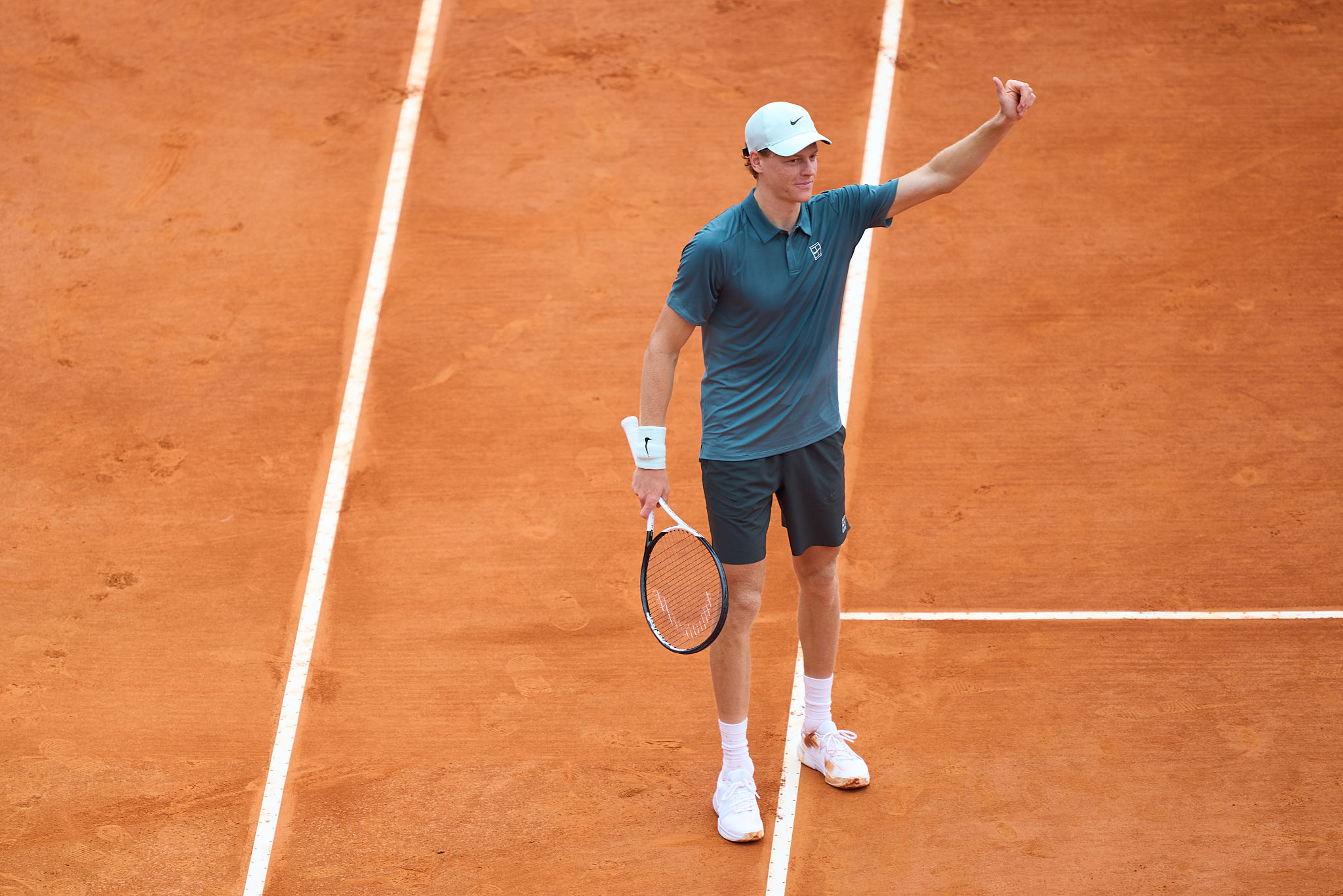 Sinner vince all’esordio a Monte-Carlo, sguardo a Parigi