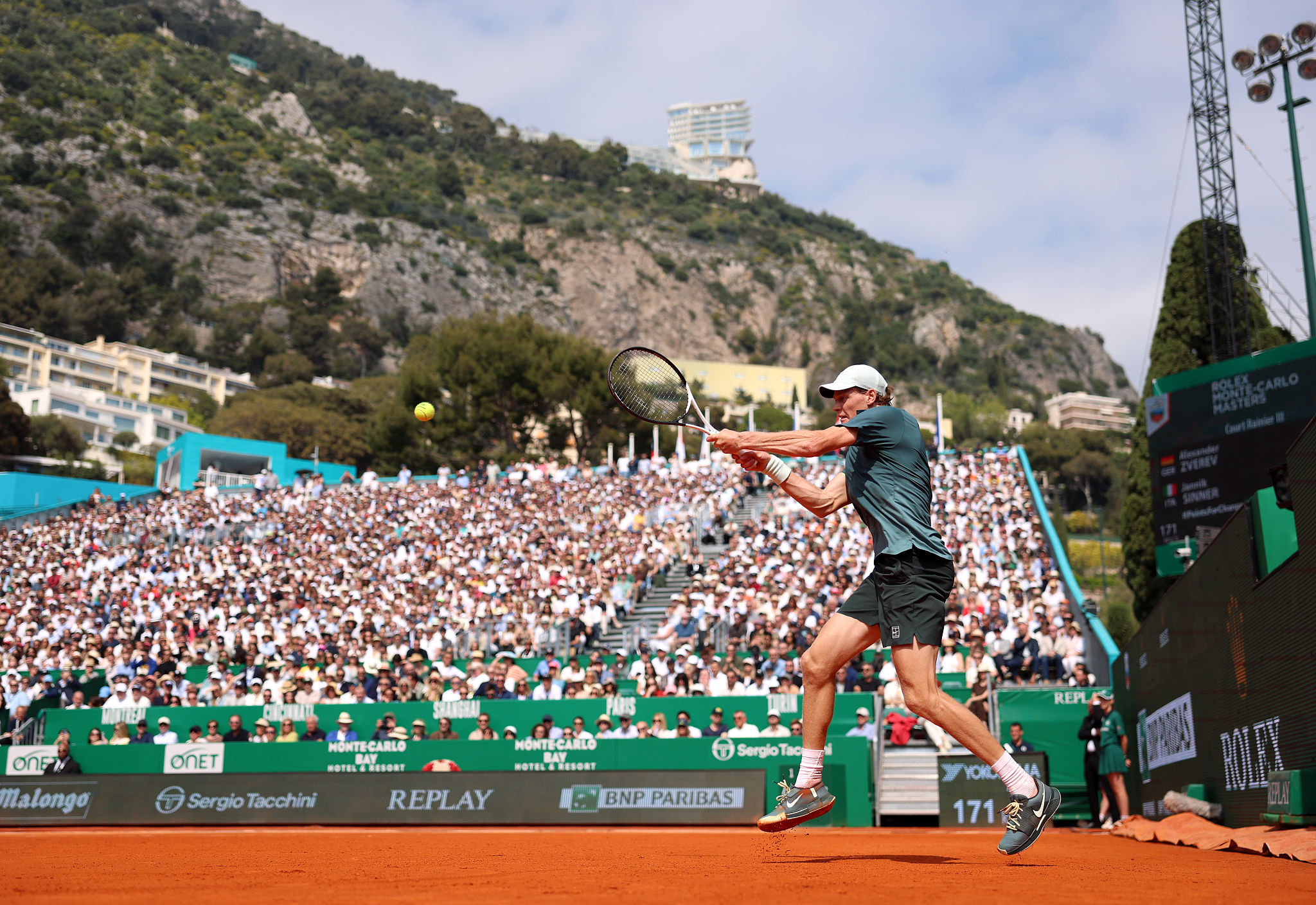 Sinner calamita la Formula 1: a Montecarlo l’omaggio dei piloti, da Russell a Piastri
