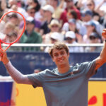 Vittoria emotiva per Cobolli a Monaco: la finale dedicata a Mattia