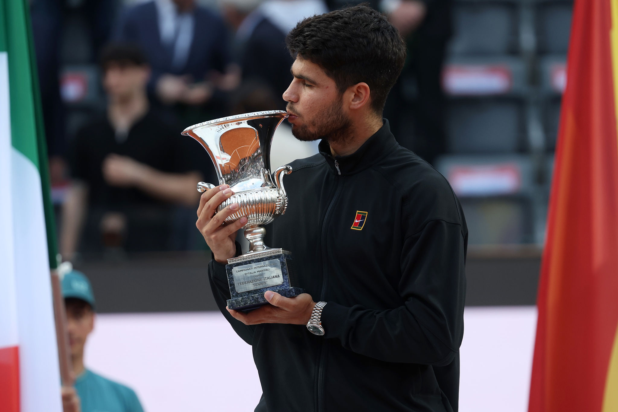 Alcaraz si ritira da Wimbledon: il polso destro preoccupa per la carriera