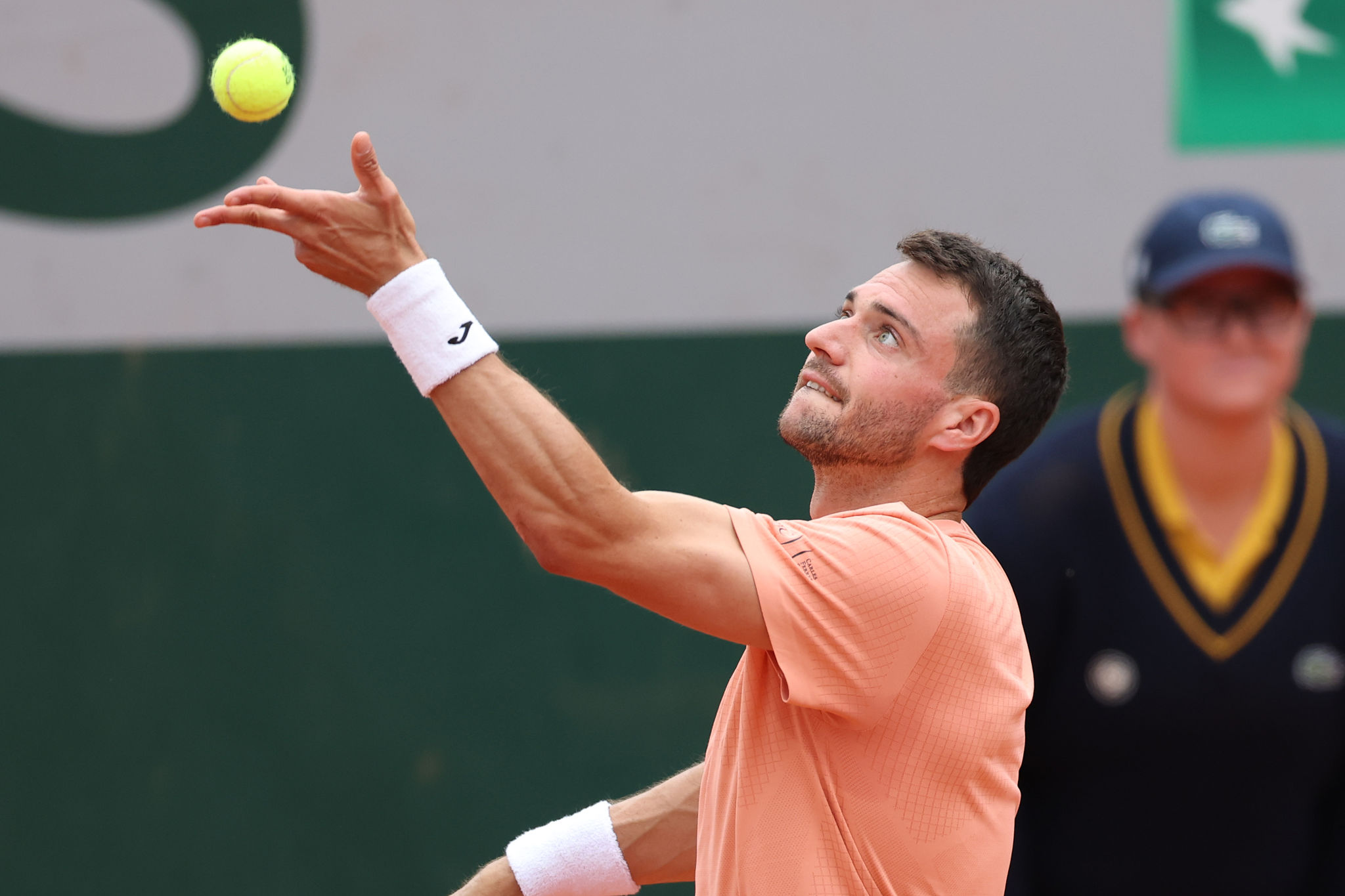 Tensione alle qualificazioni Roland Garros: Martinez e Sakamoto sfiorano la rissa