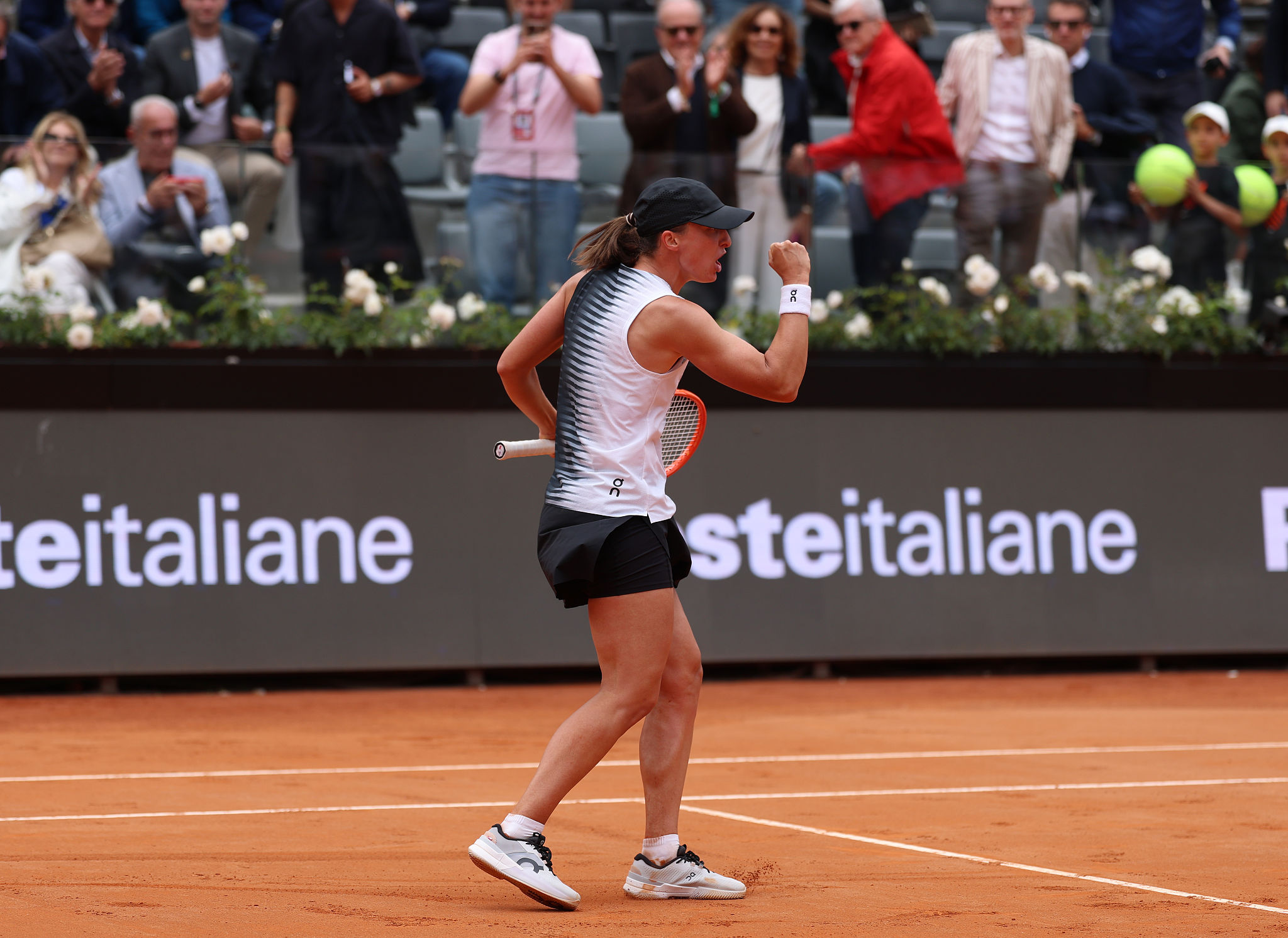 Swiatek domina Pegula a Roma: raggiunta la semifinale