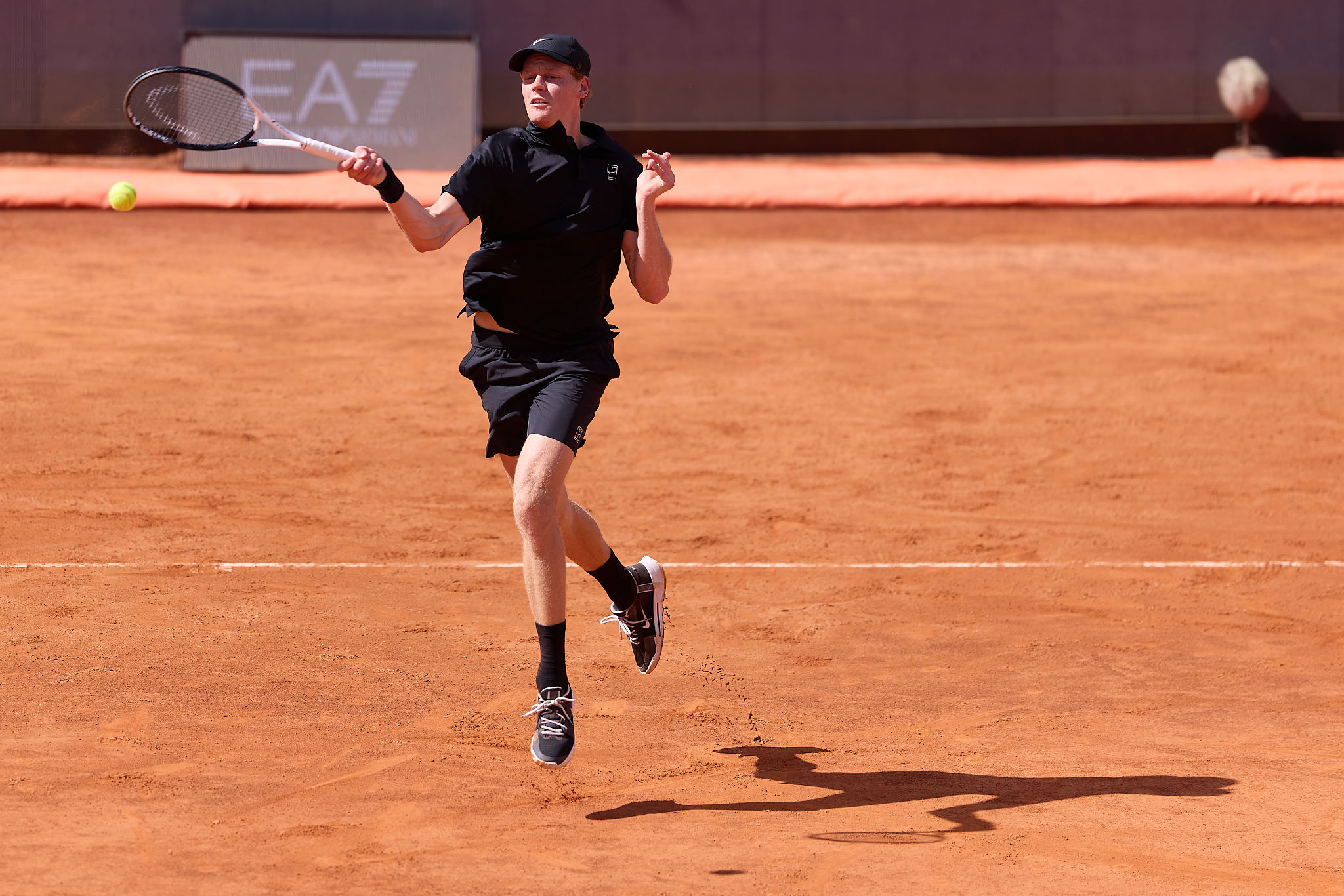 Sinner batte Pellegrino agli Internazionali d’Italia: vittoria e record di Djokovic eguagliato
