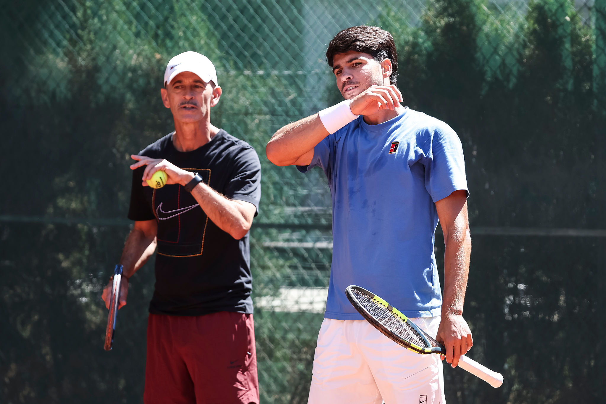Alcaraz accelera il recupero: primo allenamento senza tutore al polso