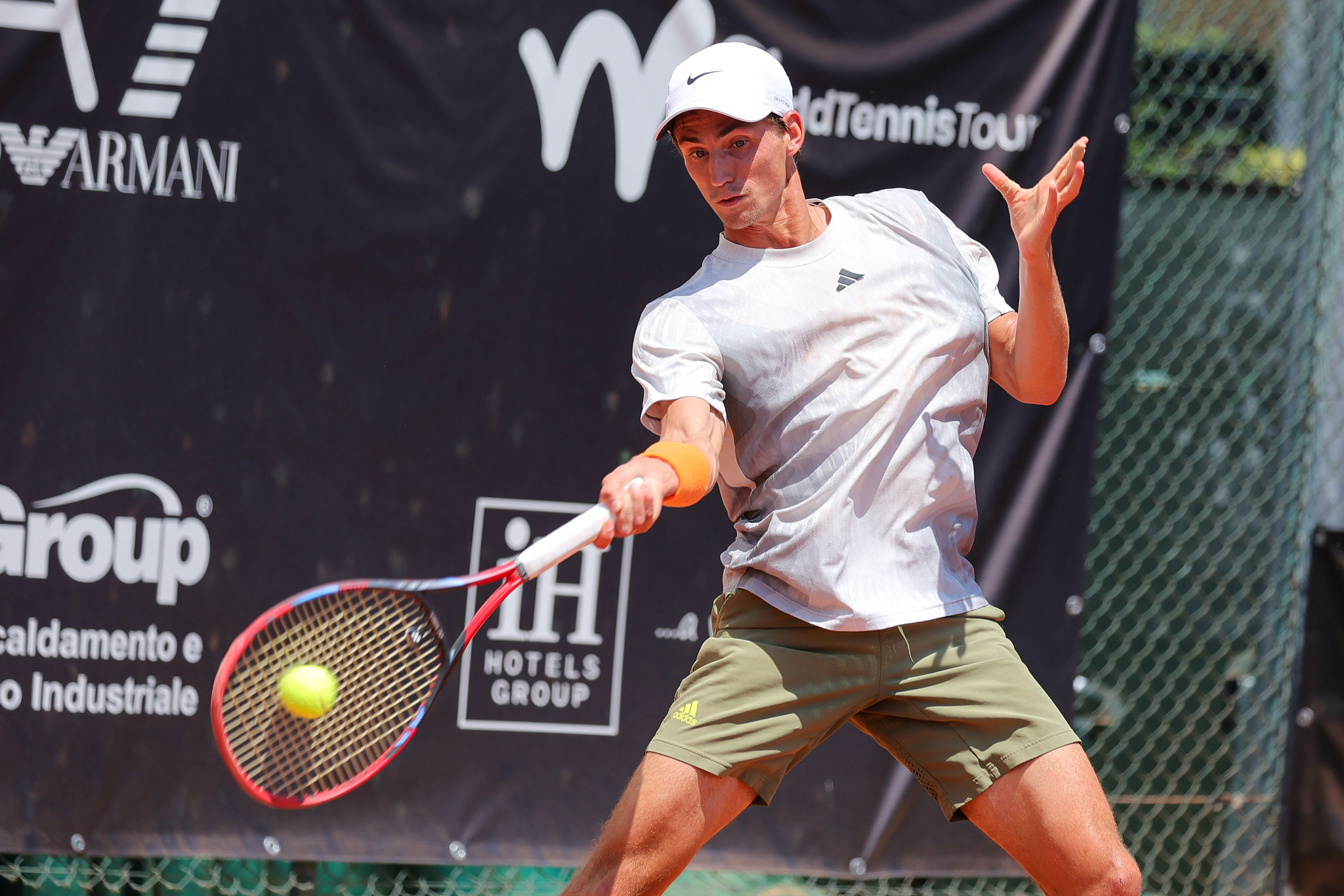 Kravchenko vince la Golarsa Cup, Tabacco si ferma in finale