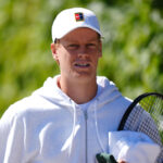 Rifinitura a Wimbledon per Sinner: lavoro specifico sugli appoggi prima di Kecmanovic
