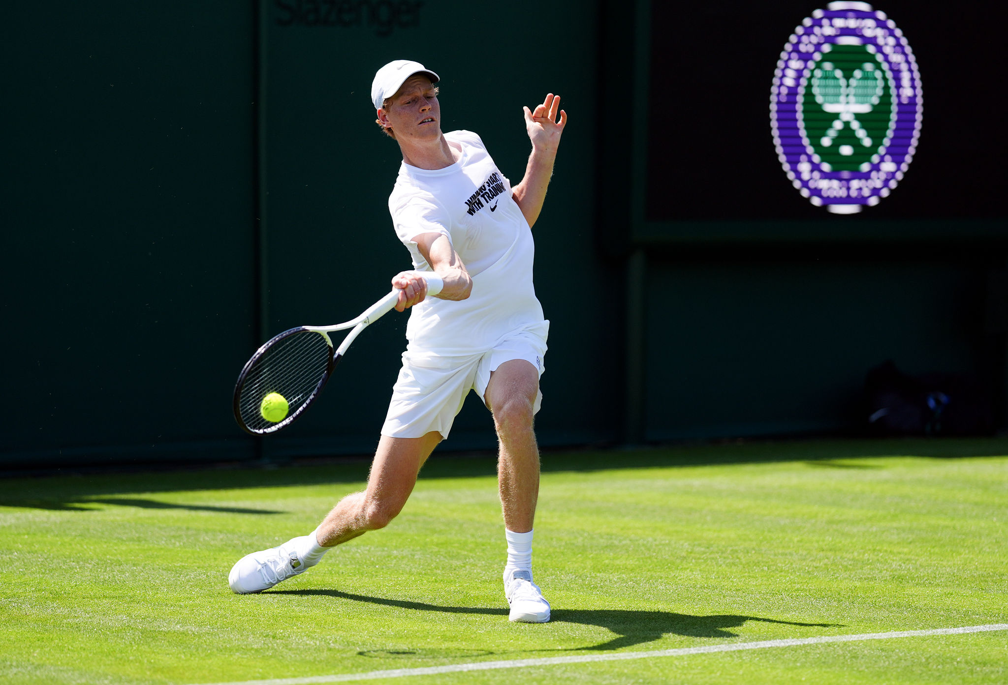 Sinner in campo all’Armani Tennis Classic: le prime sfide sull’erba prima di Wimbledon