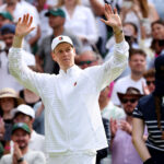 Sinner supera Kecmanovic al 2° turno di Wimbledon dopo una battaglia di cinque set