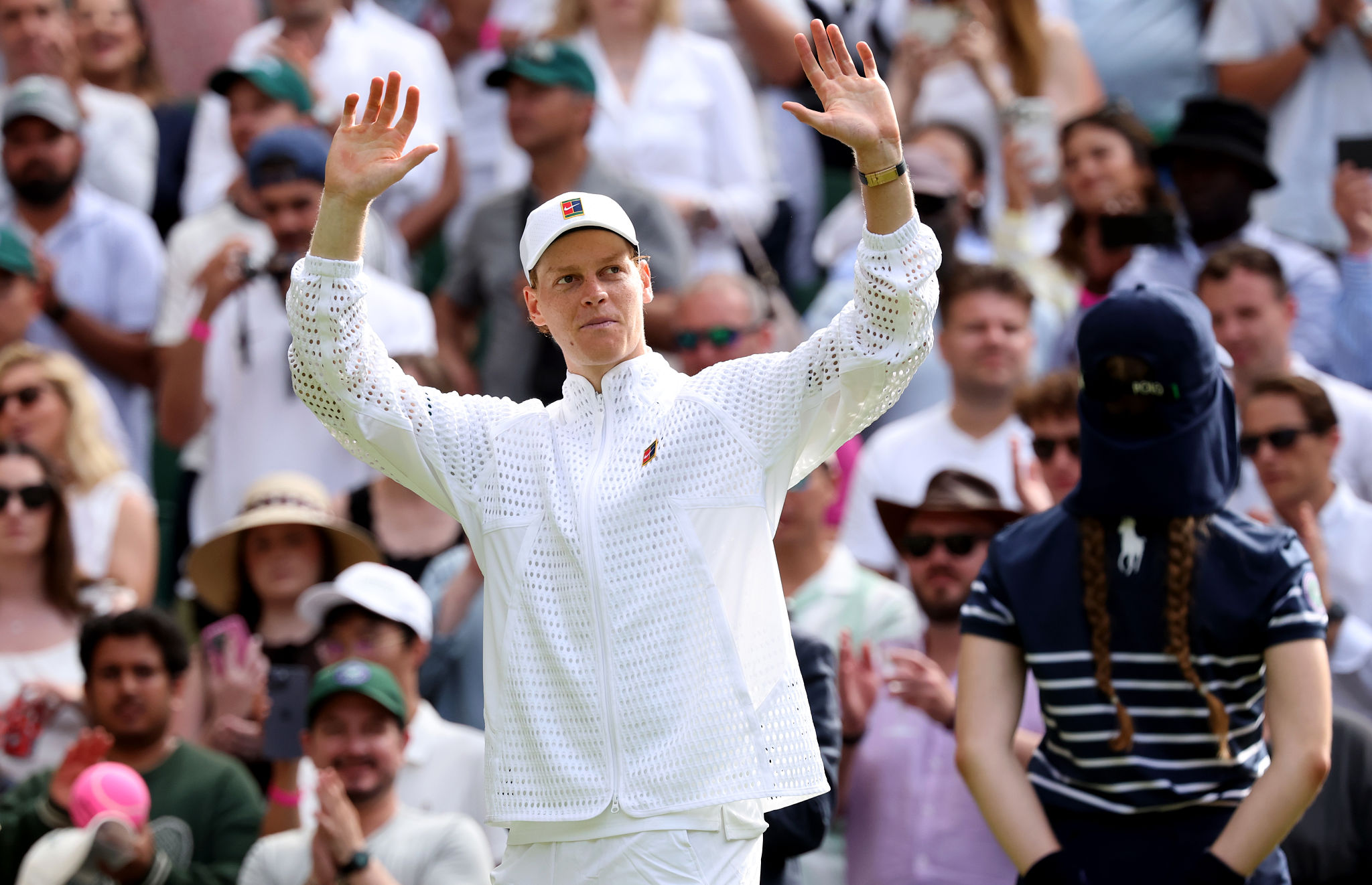 Sinner supera Kecmanovic al 2° turno di Wimbledon dopo una battaglia di cinque set