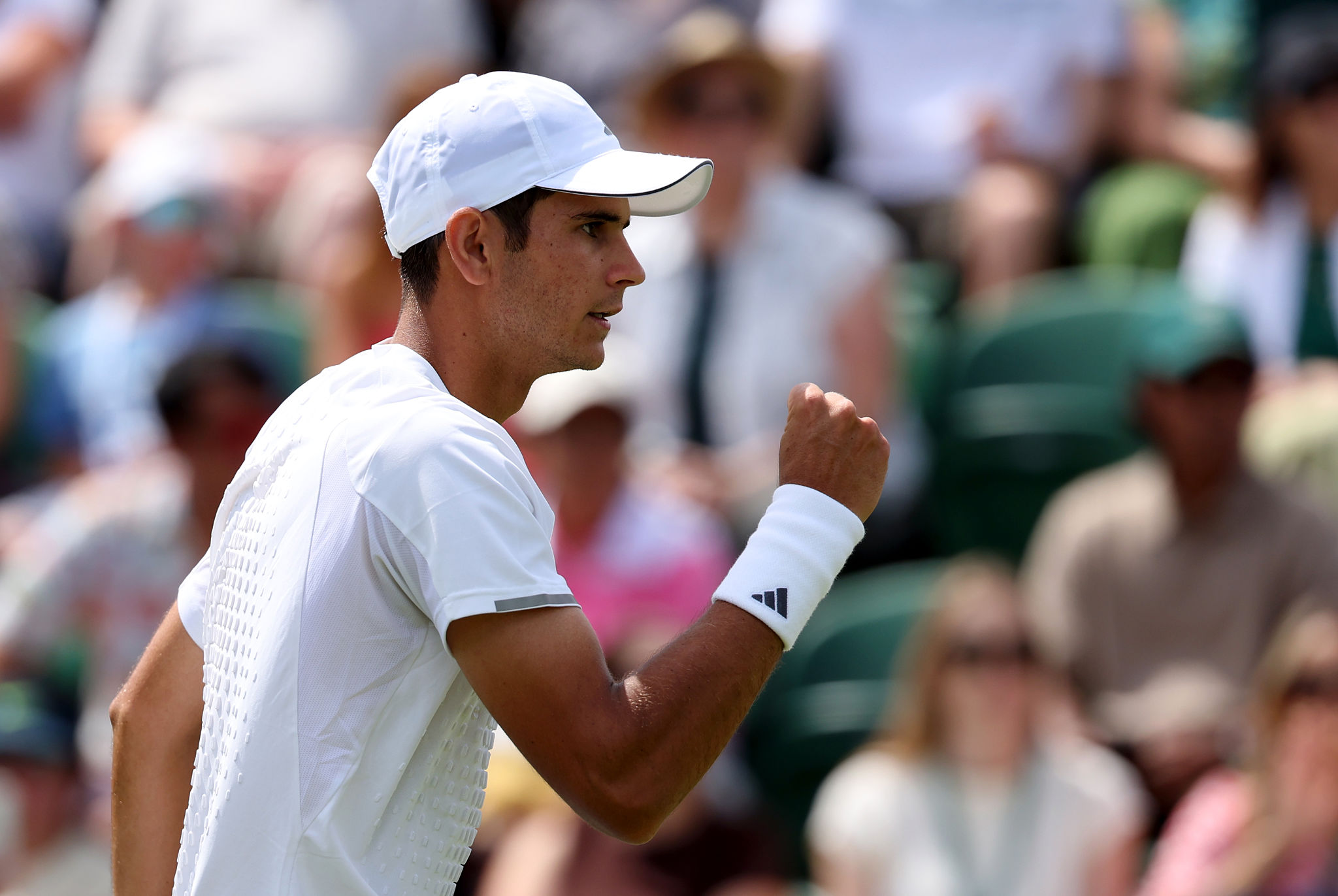 Jodar vince al debutto a Wimbledon 2026, battuto Gill in tre set