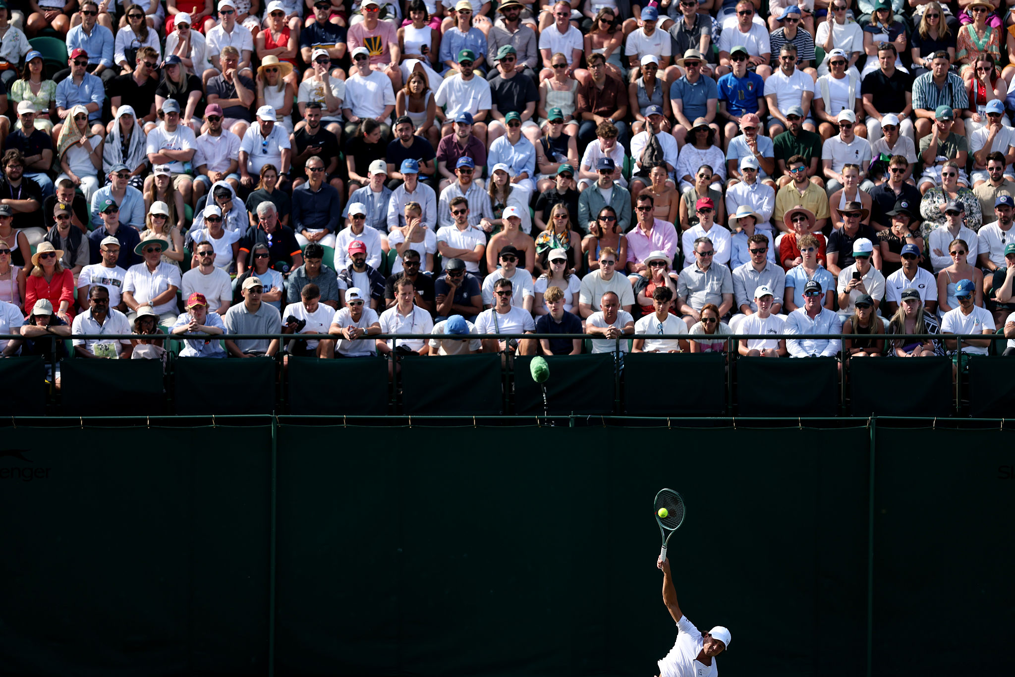 Wimbledon: Darderi eliminato al primo turno, Quinn avanza in tre set