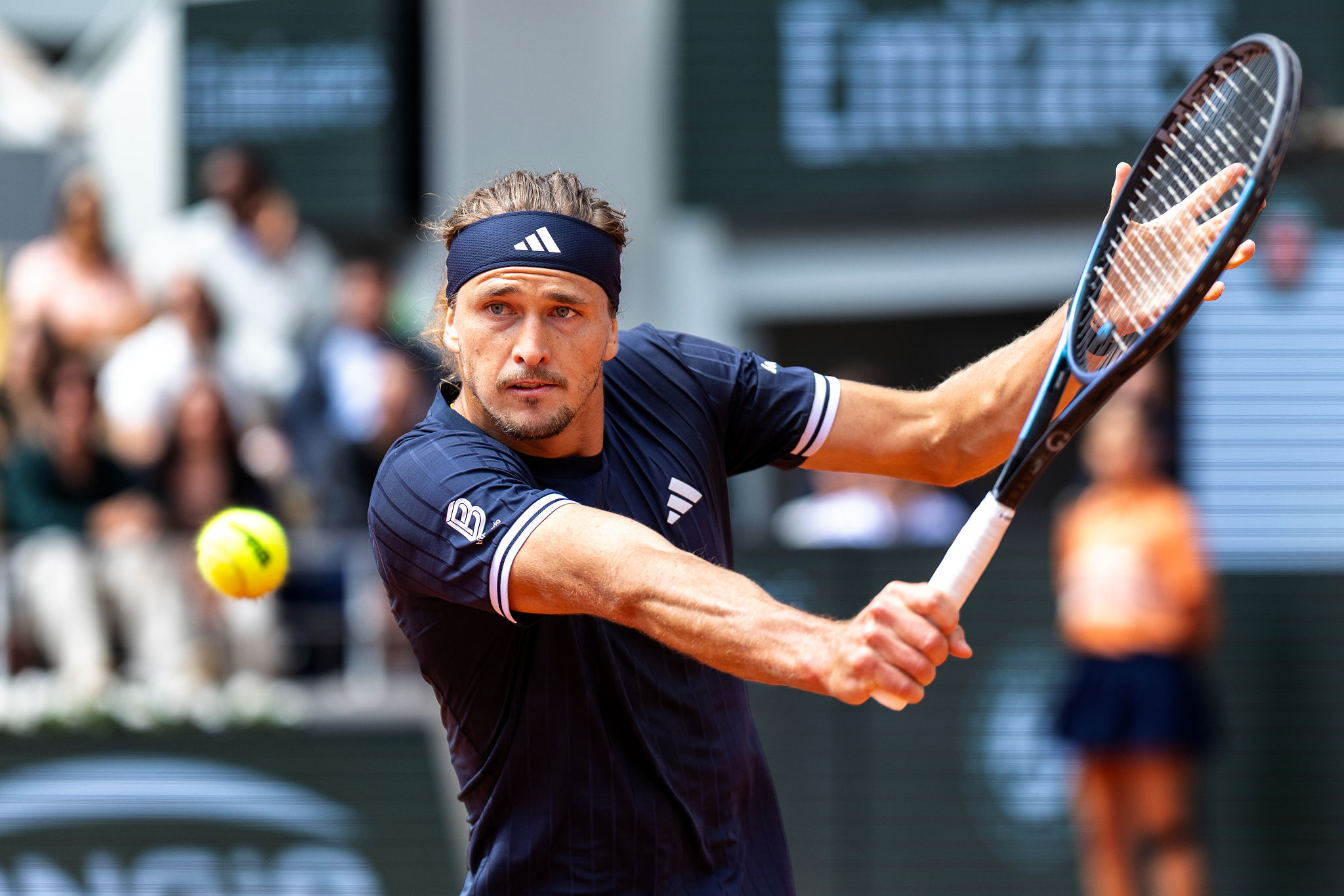 Zverev raggiunge la finale del Roland Garros, battuto Mensik in quattro set