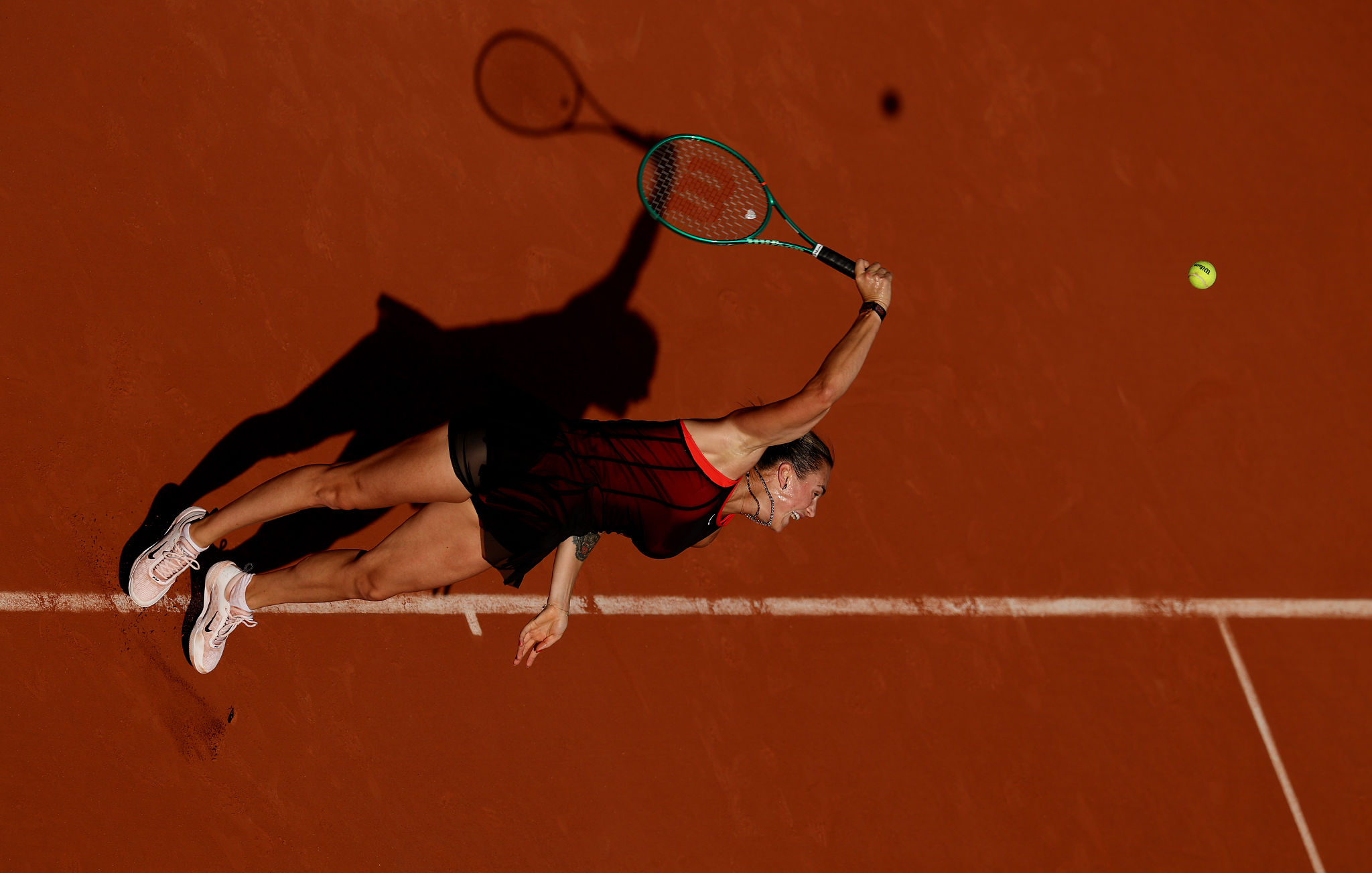 Sabalenka eliminata ai quarti del Roland Garros: Shnaider vince il terzo set 6-0