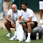 Djokovic batte Rinderknech a Wimbledon e con 105 vittorie eguaglia il record di Federer
