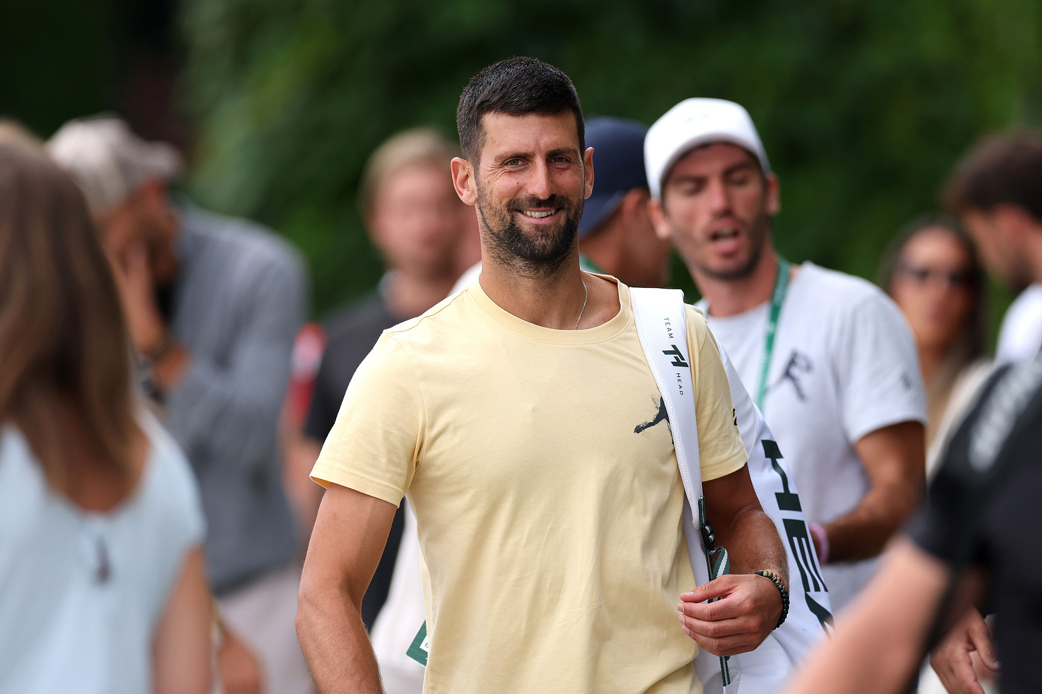 Djokovic supera Auger-Aliassime dopo una maratona: ora sulla sua strada c’è Sinner