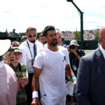 Wimbledon, Djokovic avanti su Safiullin: il serbo conquista un primo set tiratissimo al tie-break