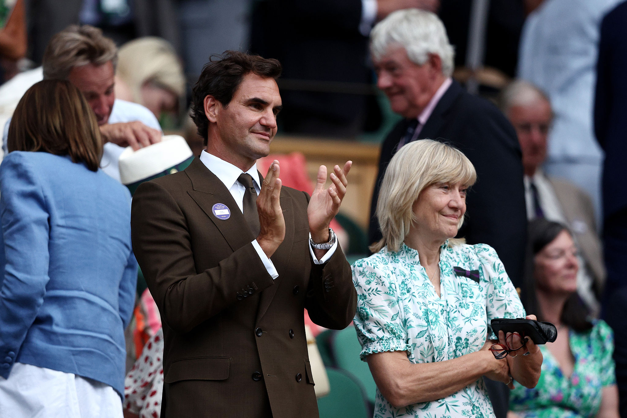 Federer in vacanza a Taormina, ma la racchetta non va in pausa