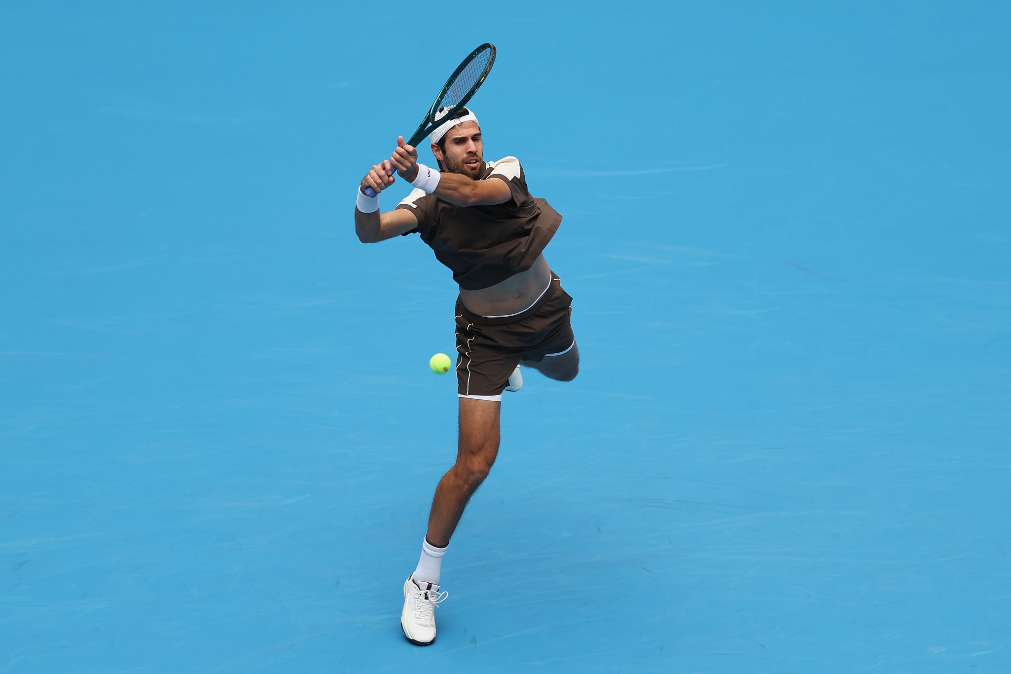 Pechino, Khachanov parte forte: Auger-Aliassime eliminato in due set