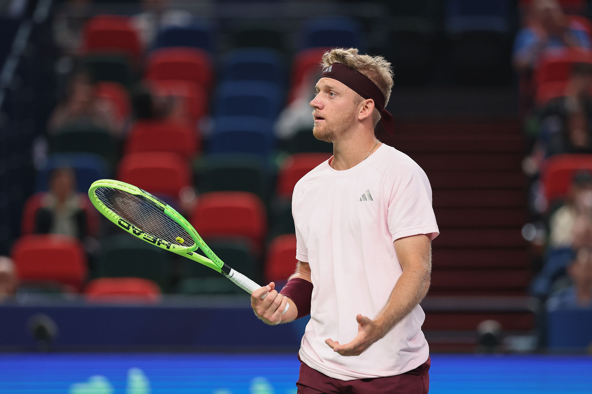 Shanghai, Davidovich rimonta Hurkacz dopo una battaglia folle: lo spagnolo vola al turno successivo