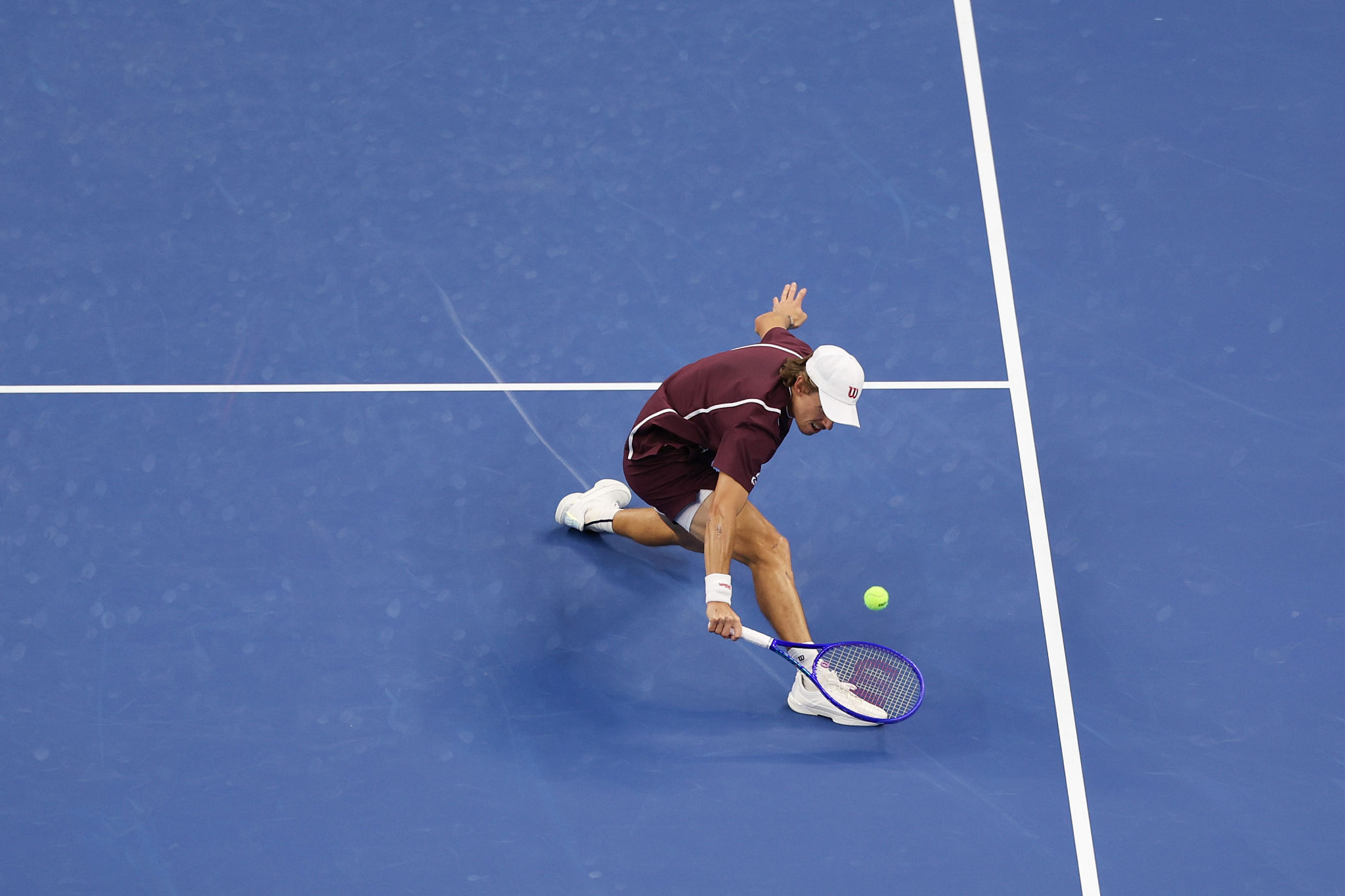 Pechino, De Minaur vola in finale dopo il ritiro di Hurkacz