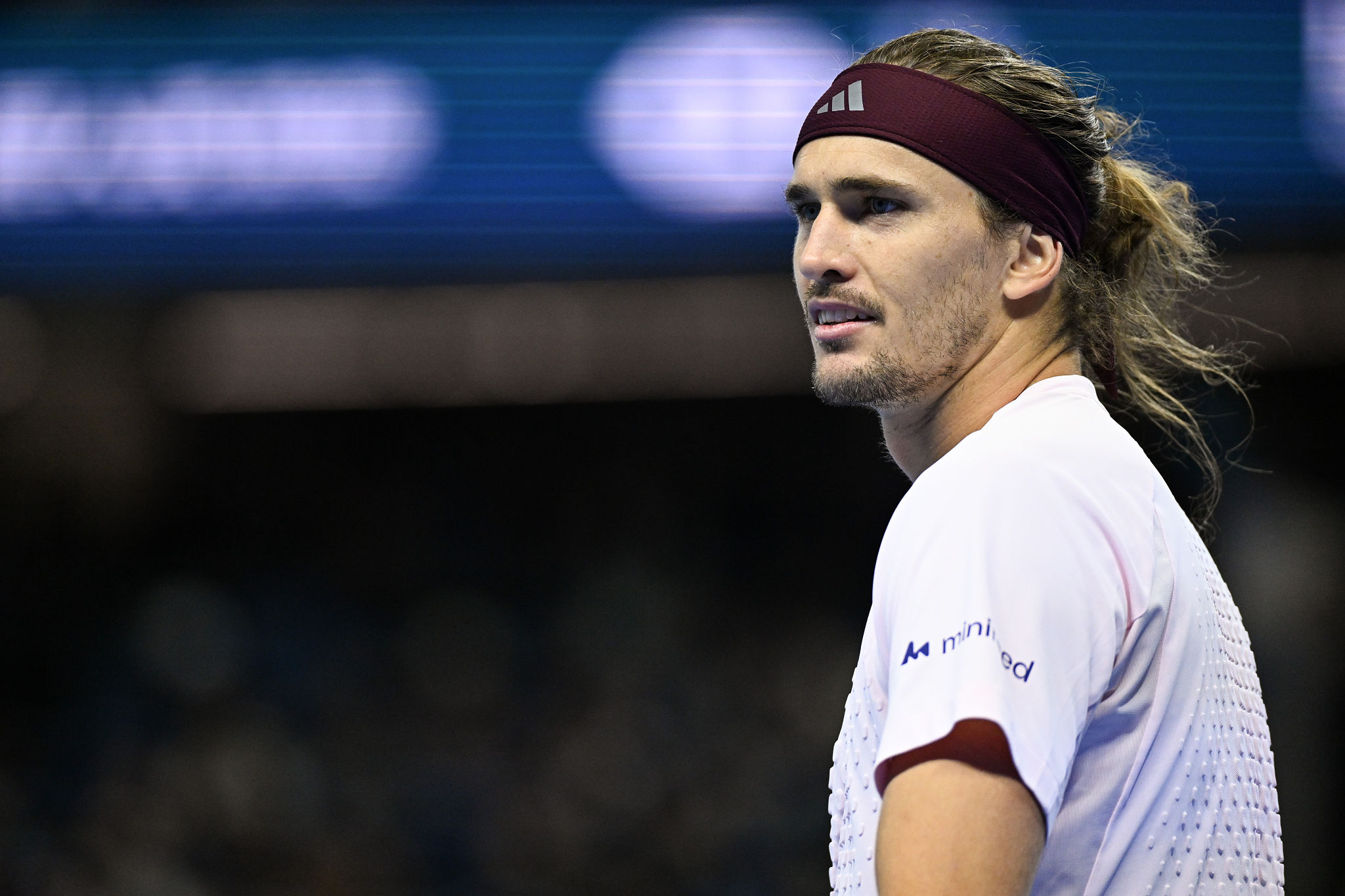 Zverev stringe i denti a Shanghai: quarti di finale raggiunti nonostante il dolore alla caviglia. Le sue parole
