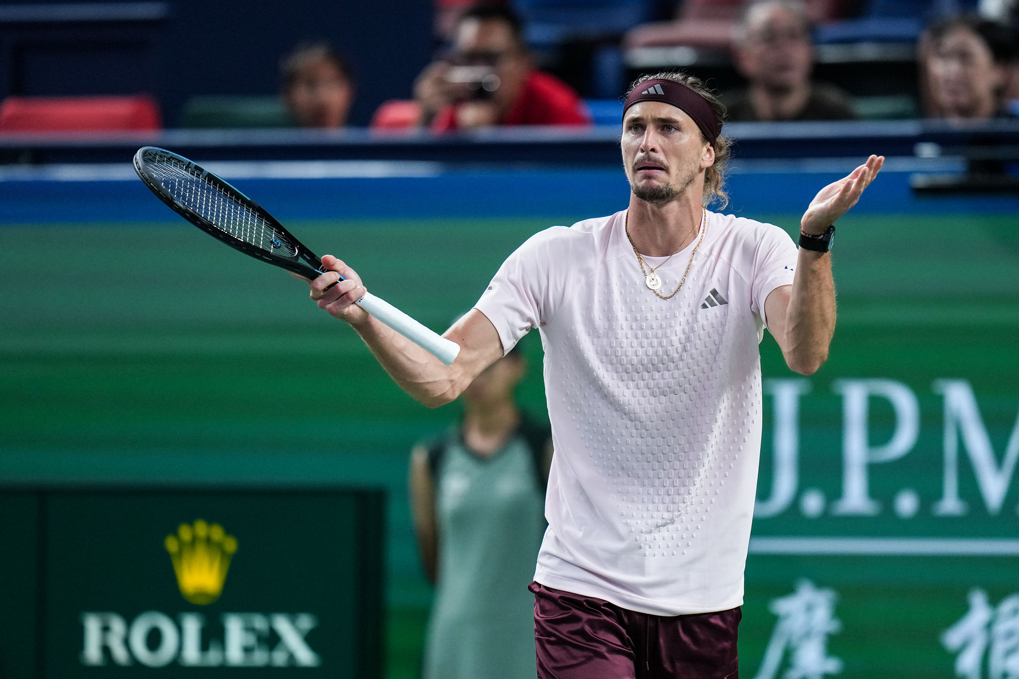 Alcaraz crolla a Shanghai: Bergs firma l’impresa, Zverev è numero uno