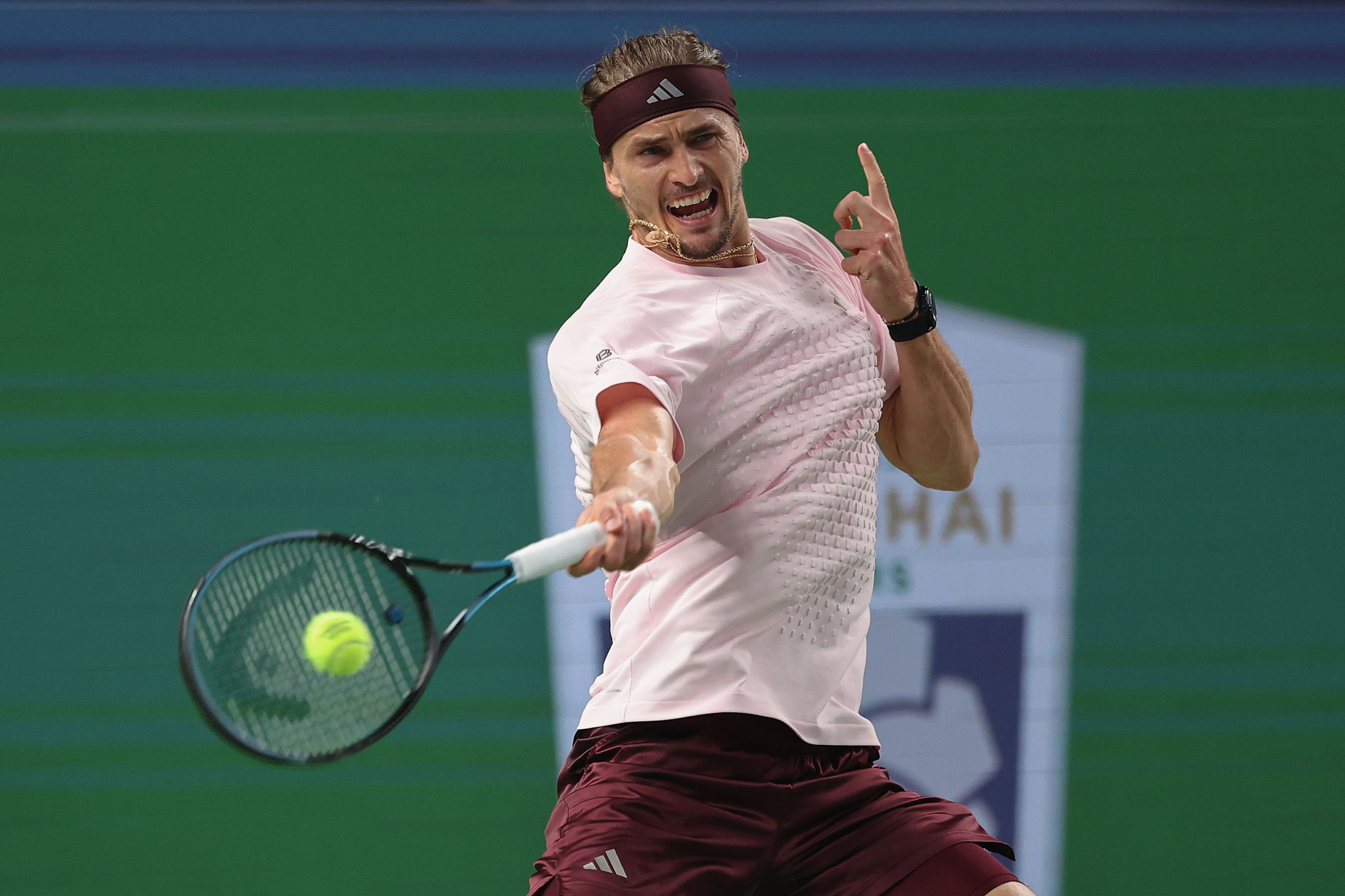 Zverev supera Bublik al tie-break e va ai quarti a Shanghai