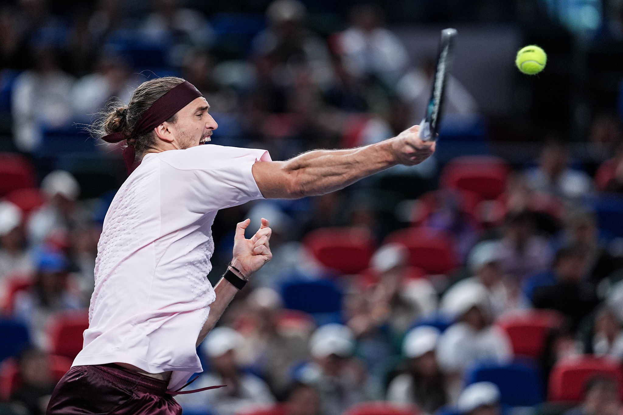 Shanghai, Zverev supera De Minaur in due set e vola in semifinale