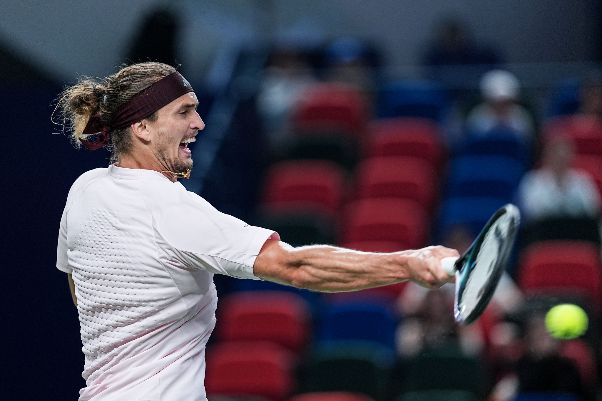Shanghai, Zverev supera Halys in tre set e raggiunge gli ottavi
