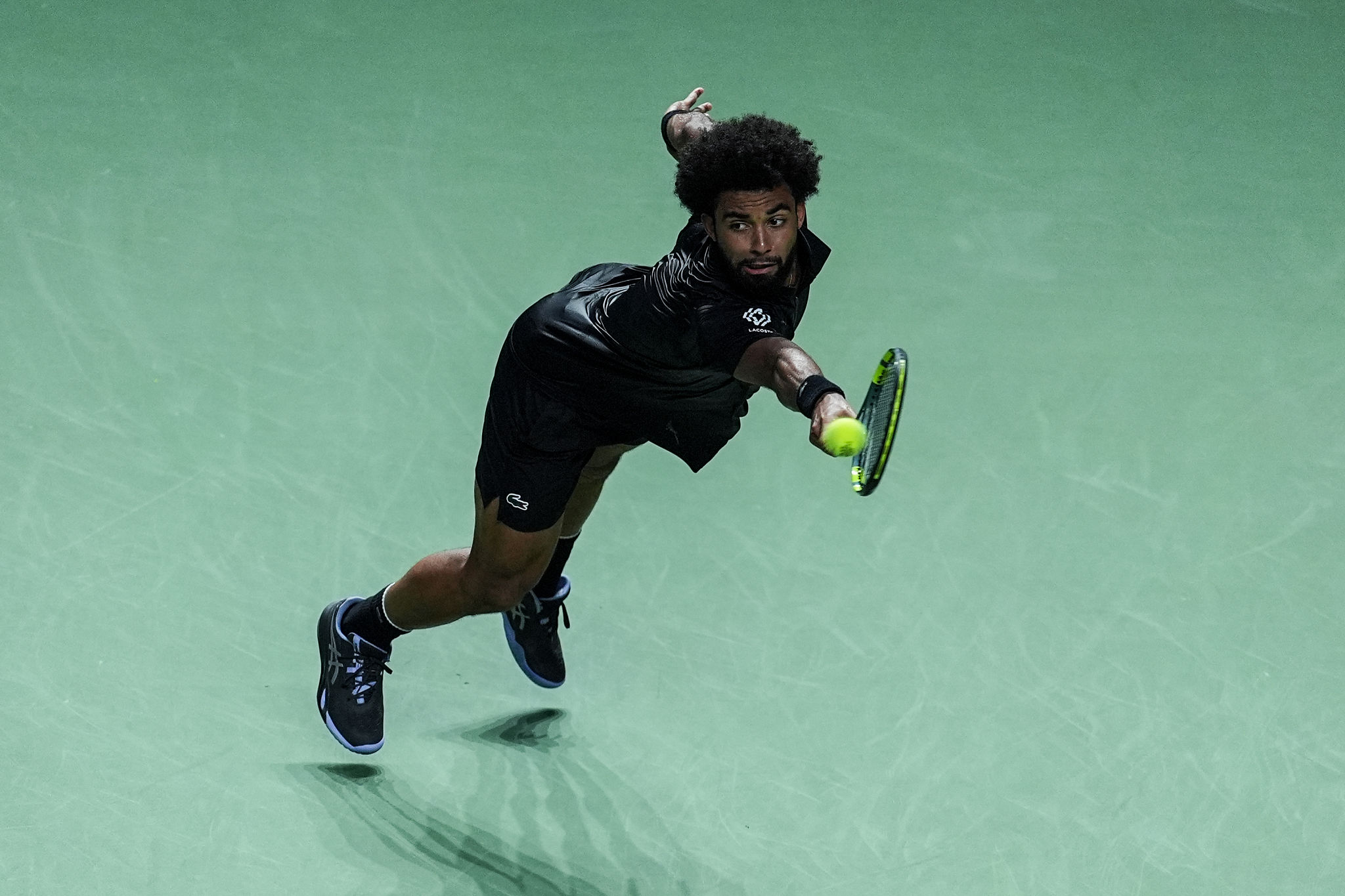 Shanghai, Fils eliminato a sorpresa: Van de Zandschulp vince in due set. Medvedev ne approfitta nella corsa alle Finals